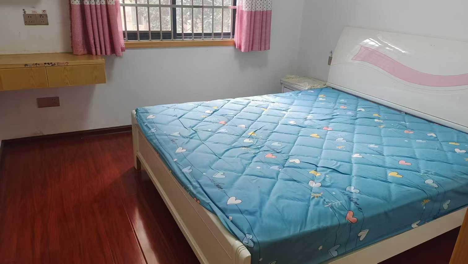 东方新城 3室2厅1卫 1200.0元/月 东方新城 3室2厅1卫 1200.0元/月室内图