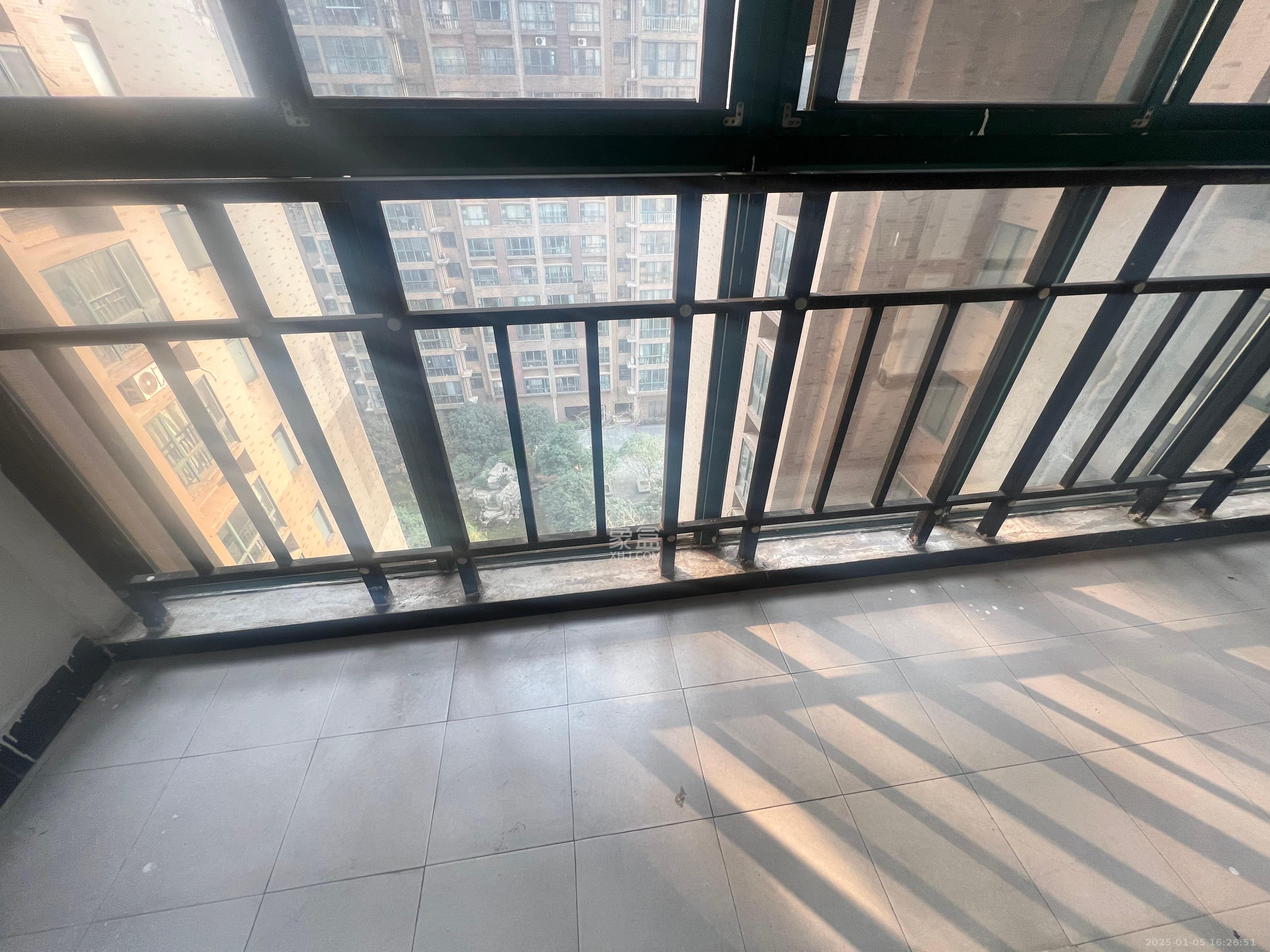 东来苑 3室2厅1卫 2500.0元/月 东来苑 3室2厅1卫 2500.0元/月室内图