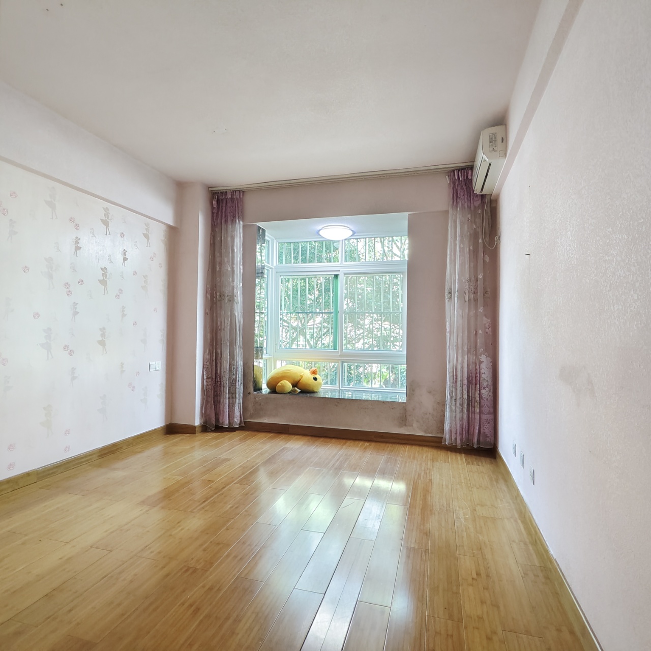 南方明珠  4室2厅2卫    197.0万 南方明珠  4室2厅2卫    197.0万室内图