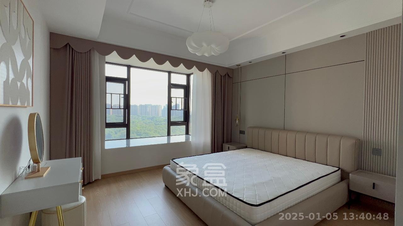 中建江山壹号  5室2厅2卫   15800.00元/月室内图