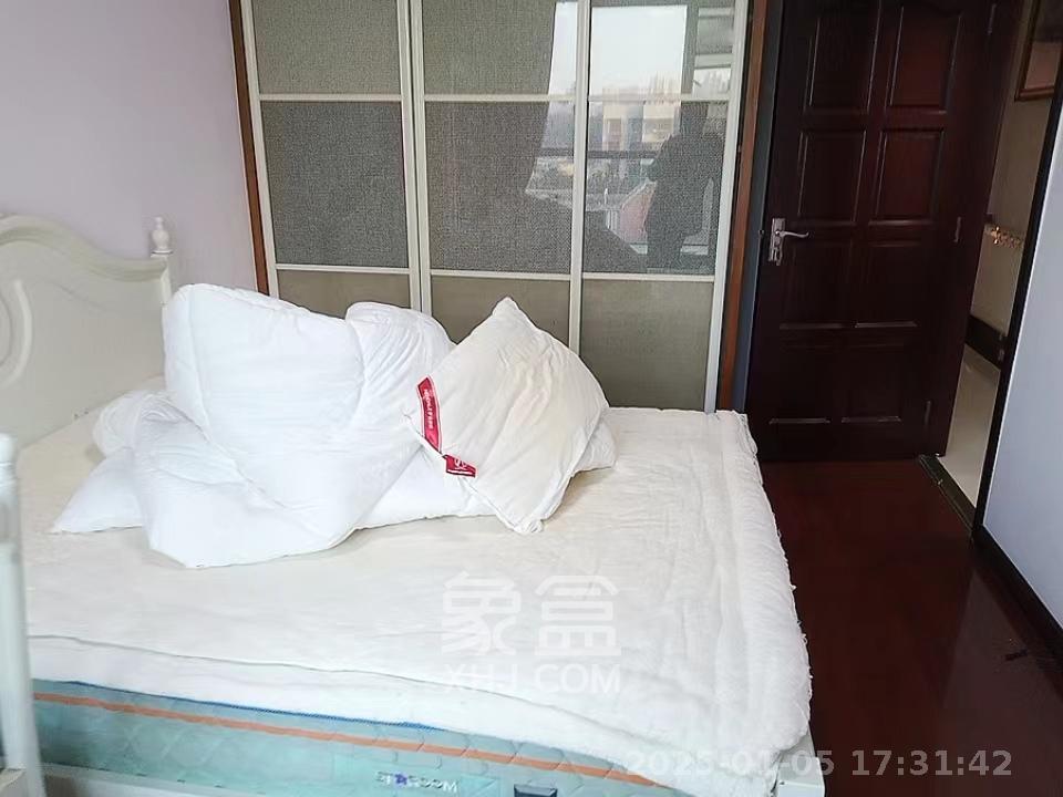 咸嘉新村嘉华苑  4室3厅2卫   3600.00元/月室内图