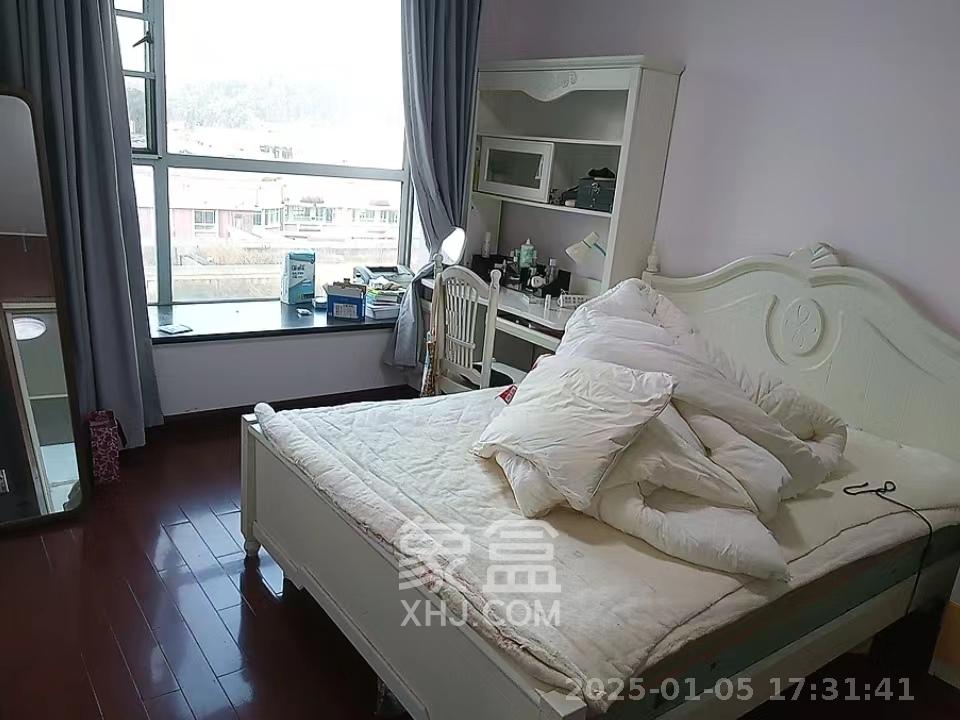 咸嘉新村嘉华苑  4室3厅2卫   3600.00元/月室内图