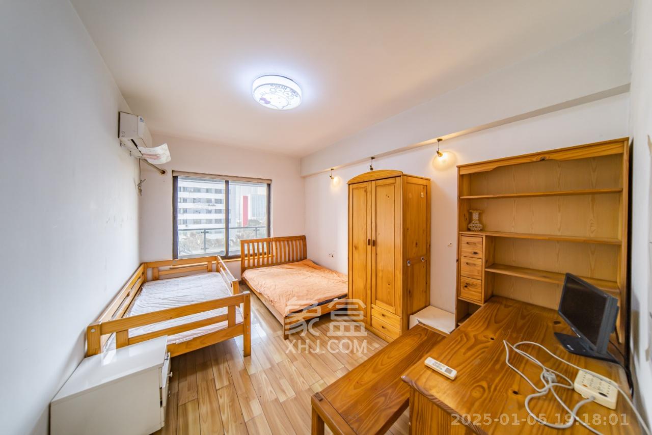 阳光100一期、四五期 2室2厅1卫 2400.0元/月 阳光100一期、四五期 2室2厅1卫 2400.0元/月室内图