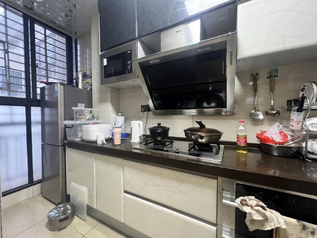 兰亭雅苑 4室2厅2卫 260.0万 兰亭雅苑 4室2厅2卫 260.0万客厅