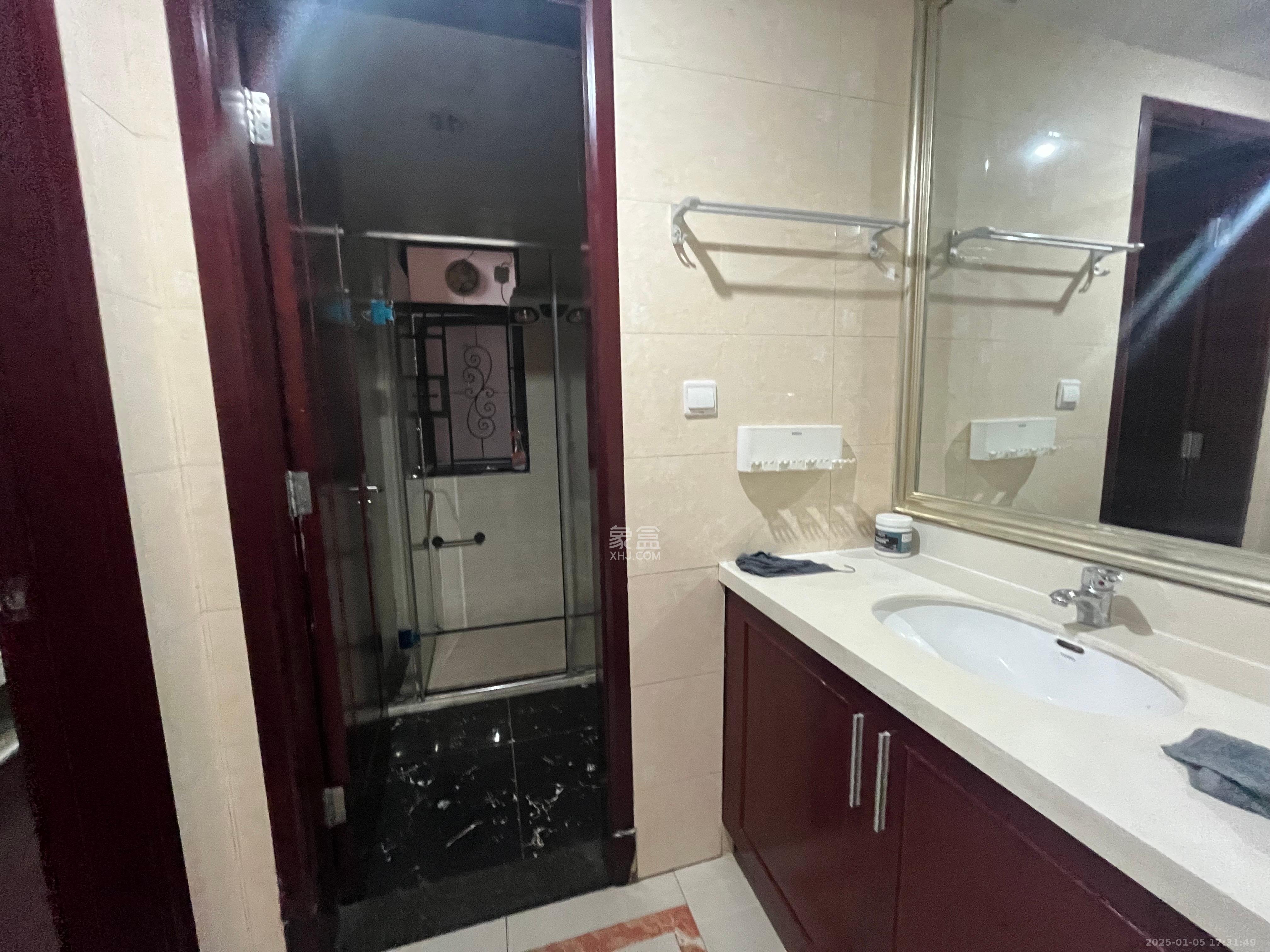 中海国际二期  3室2厅1卫    2200.0元/月 中海国际二期  3室2厅1卫    2200.0元/月室内图