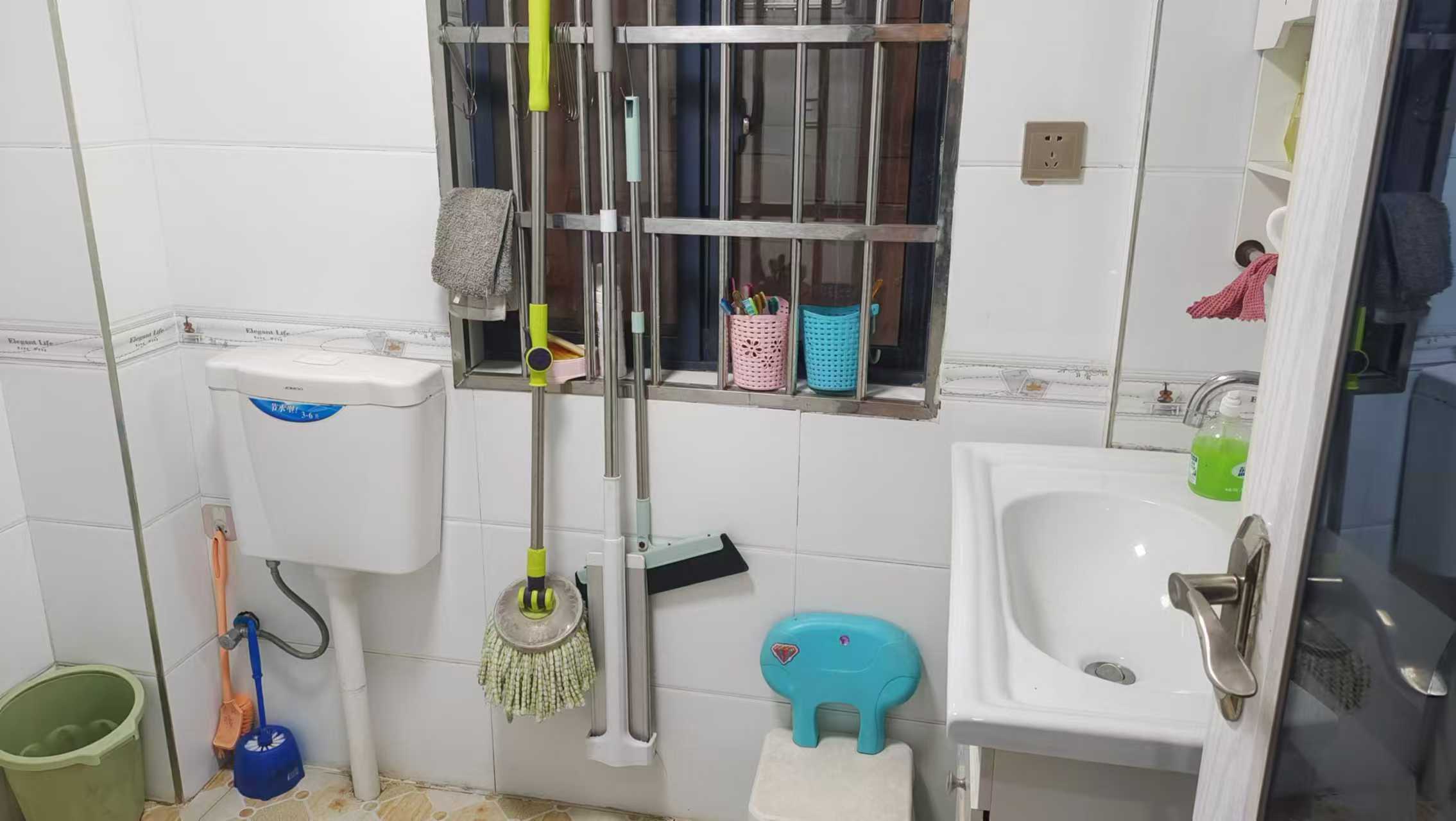 东方新城 3室2厅1卫 1200.0元/月 东方新城 3室2厅1卫 1200.0元/月室内图