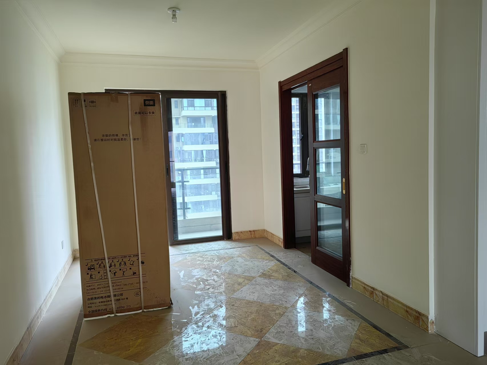 华耀碧桂园十里江湾誉峯 4室1厅1卫 2500.0元/月 华耀碧桂园十里江湾誉峯 4室1厅1卫 2500.0元/月室内图