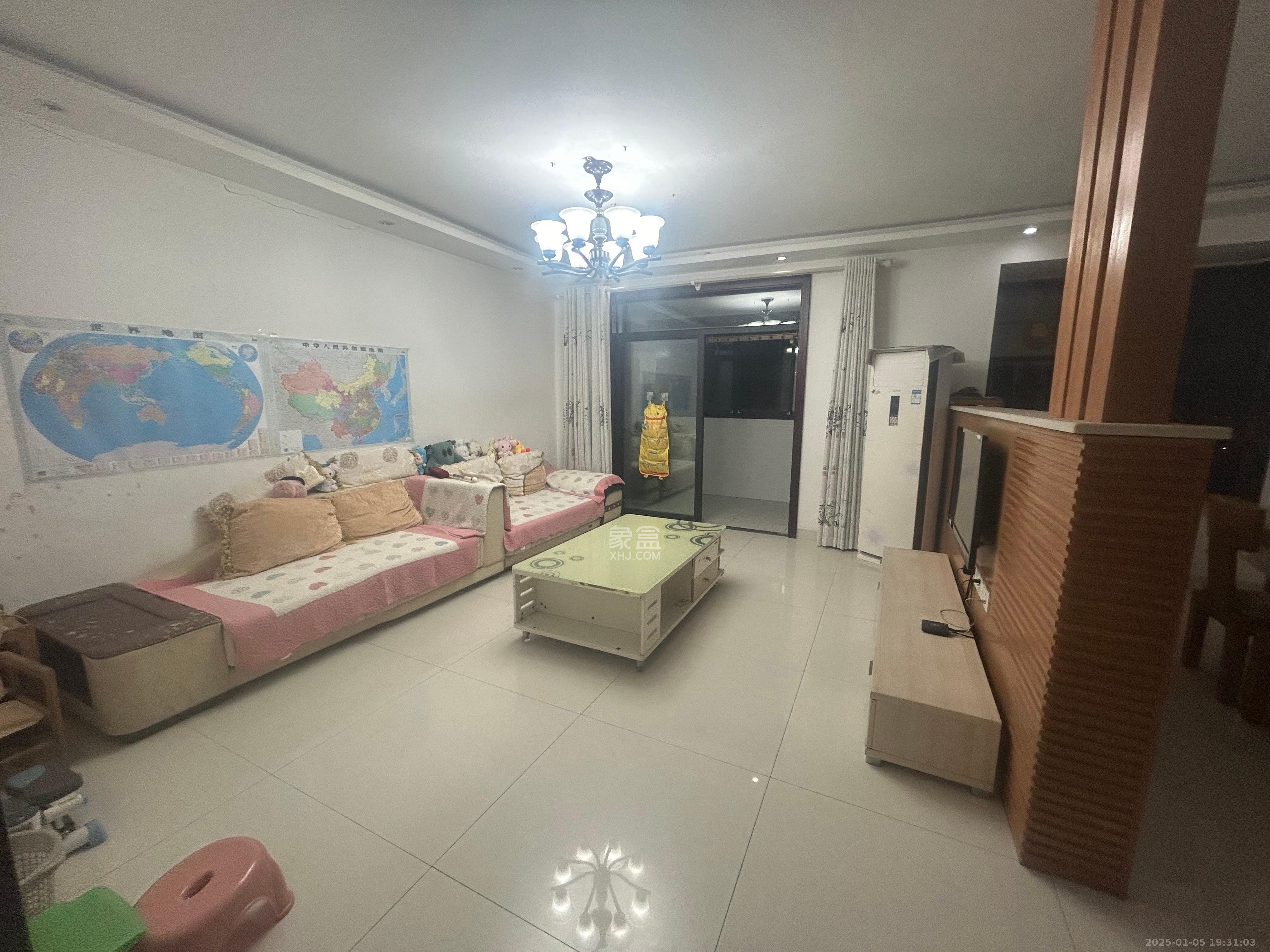 华润凤凰城一期  4室2厅2卫    2600.0元/月 华润凤凰城一期  4室2厅2卫    2600.0元/月