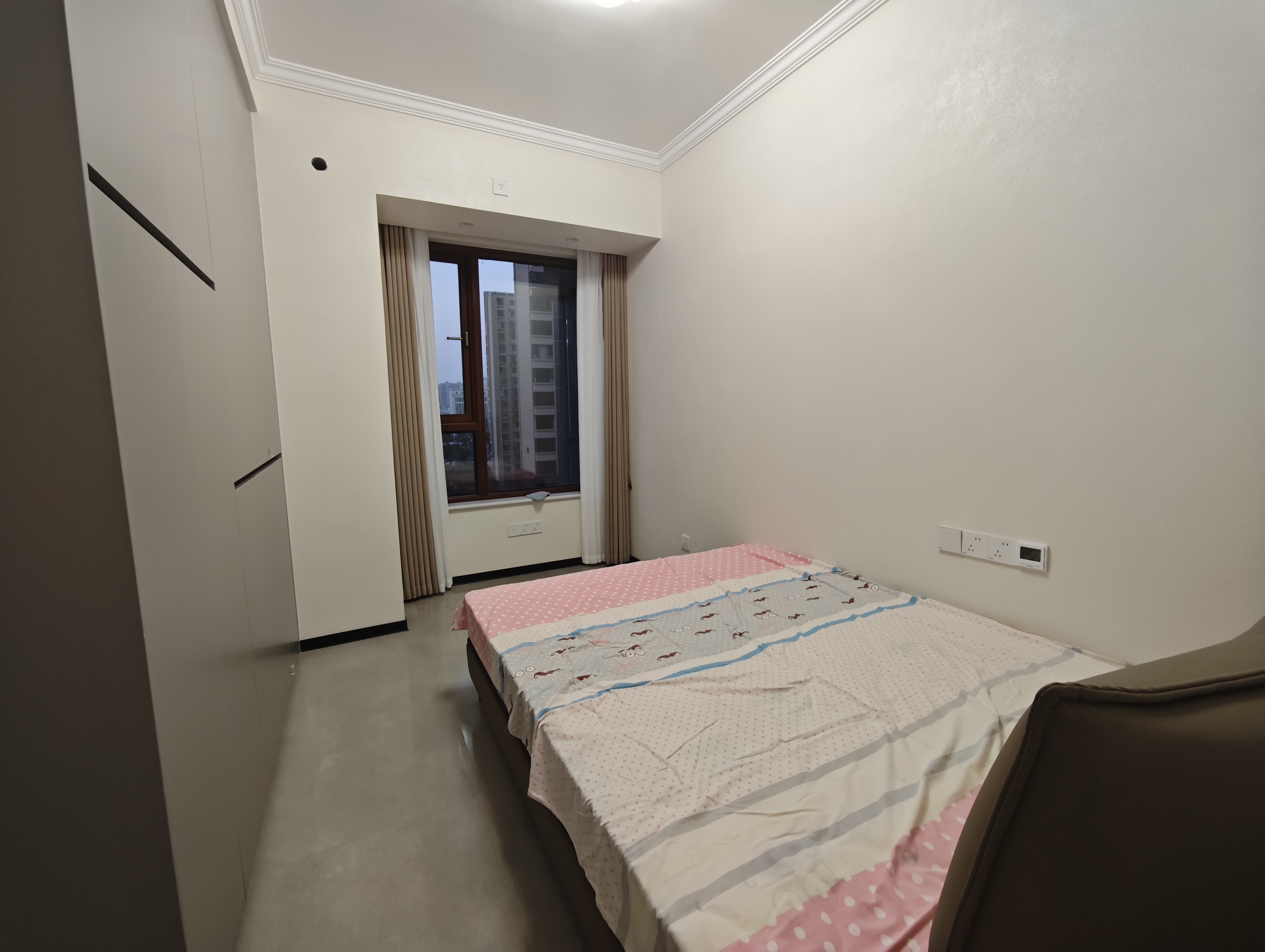 吉大汉学仕府 5室2厅2卫 160.0万 吉大汉学仕府 5室2厅2卫 160.0万客厅