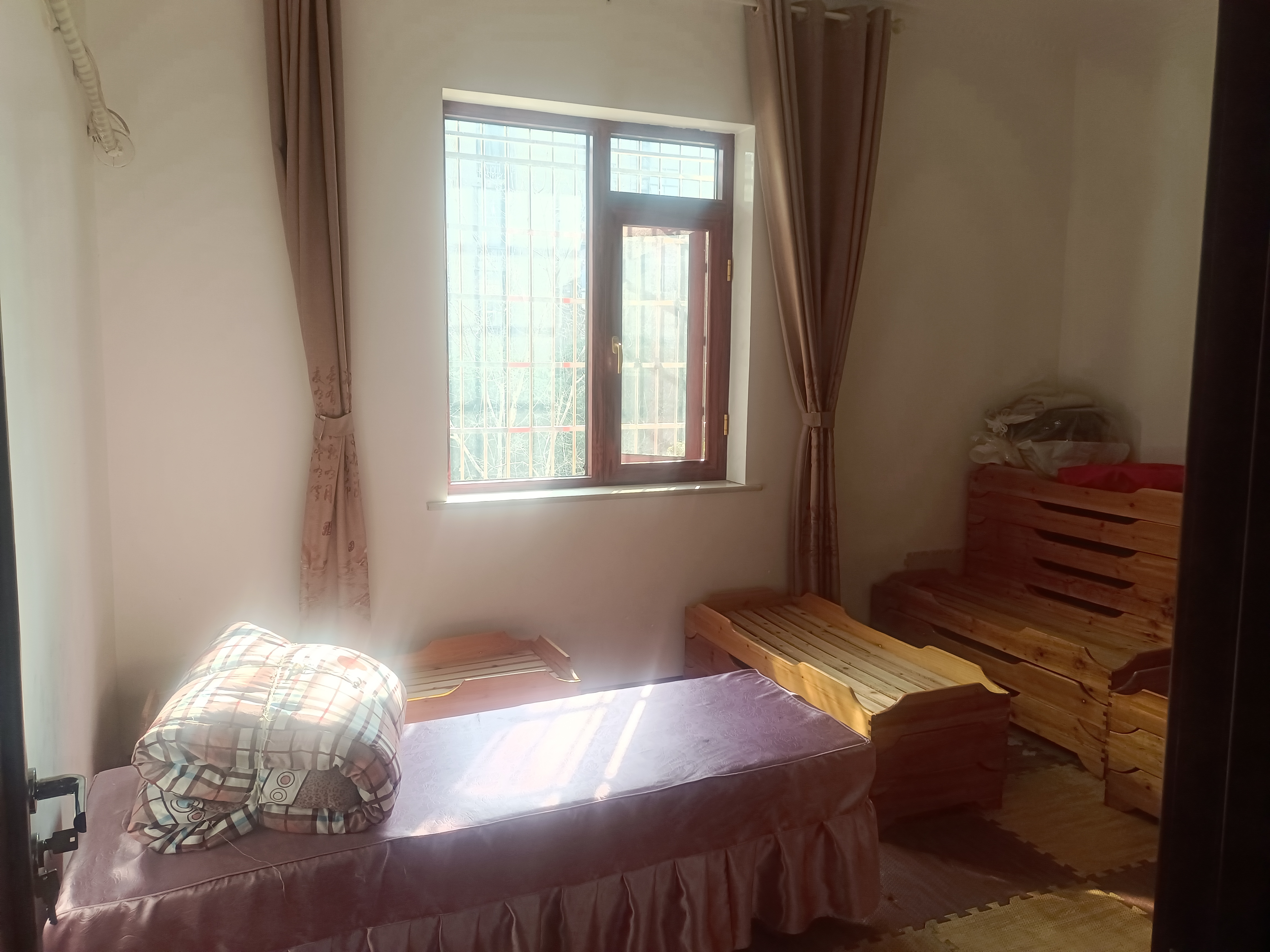 电力局家属楼  3室2厅1卫    49.8万客厅