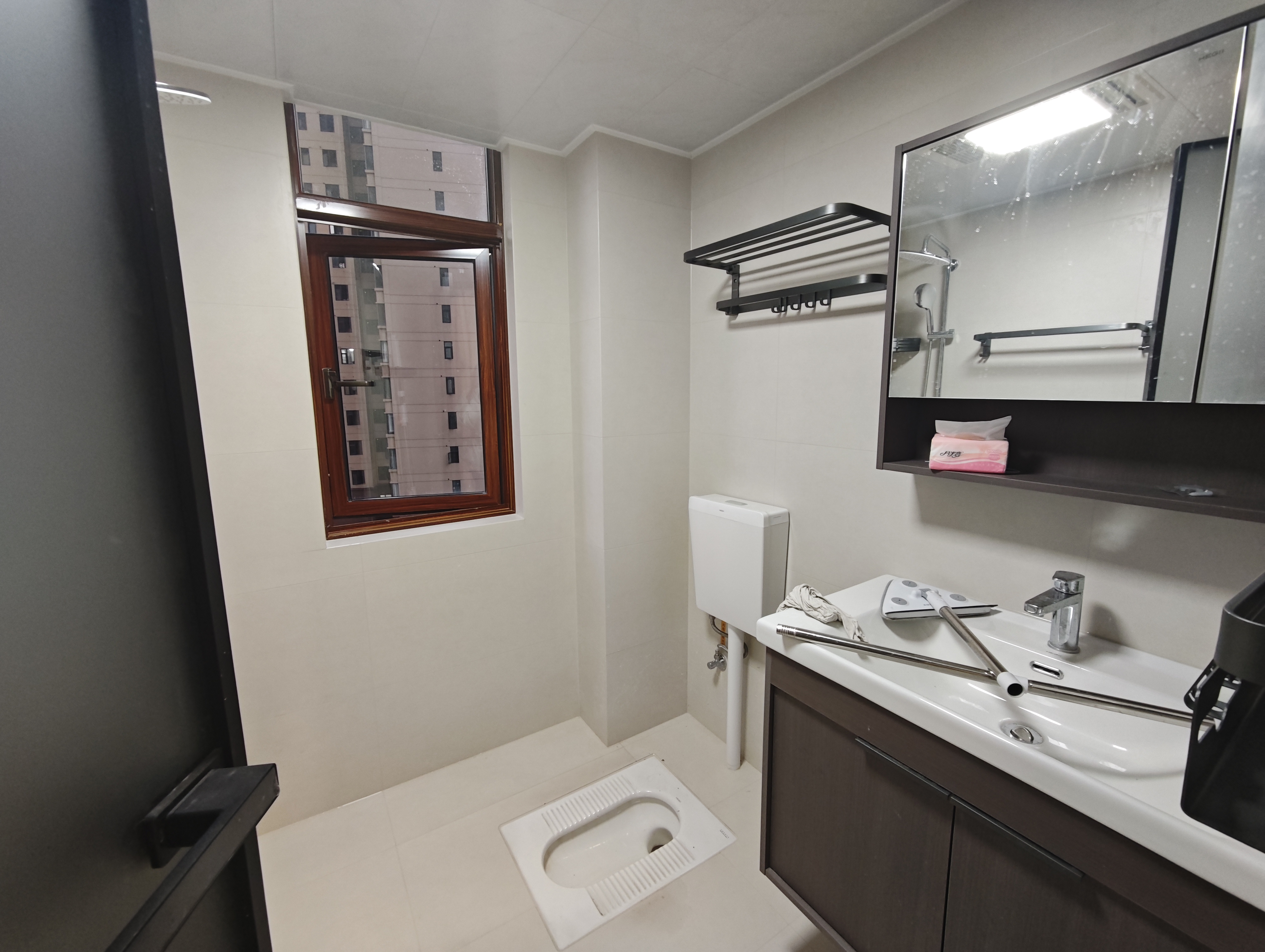 吉大汉学仕府 5室2厅2卫 160.0万 吉大汉学仕府 5室2厅2卫 160.0万客厅