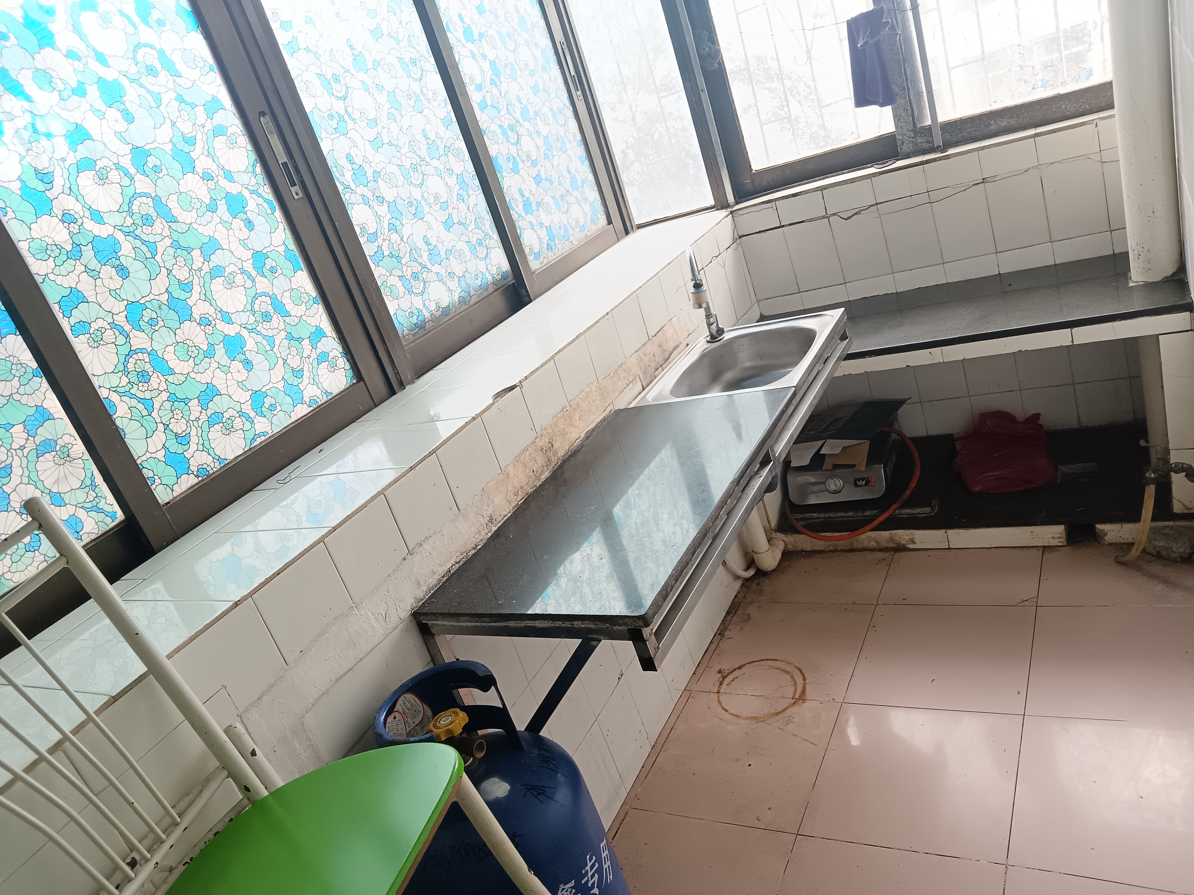 海甸小区(海运公司宿舍单位房) 3室1厅1卫 76.0万 海甸小区(海运公司宿舍单位房) 3室1厅1卫 76.0万厨房