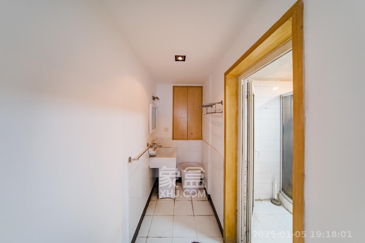 阳光100一期、四五期 2室2厅1卫 2400.0元/月 阳光100一期、四五期 2室2厅1卫 2400.0元/月室内图