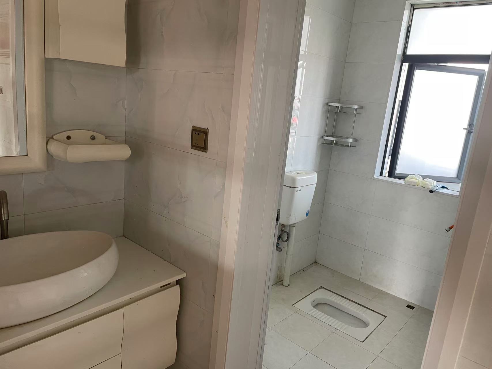 龙洲馨苑 2室2厅1卫 1500.0元/月 龙洲馨苑 2室2厅1卫 1500.0元/月室内图