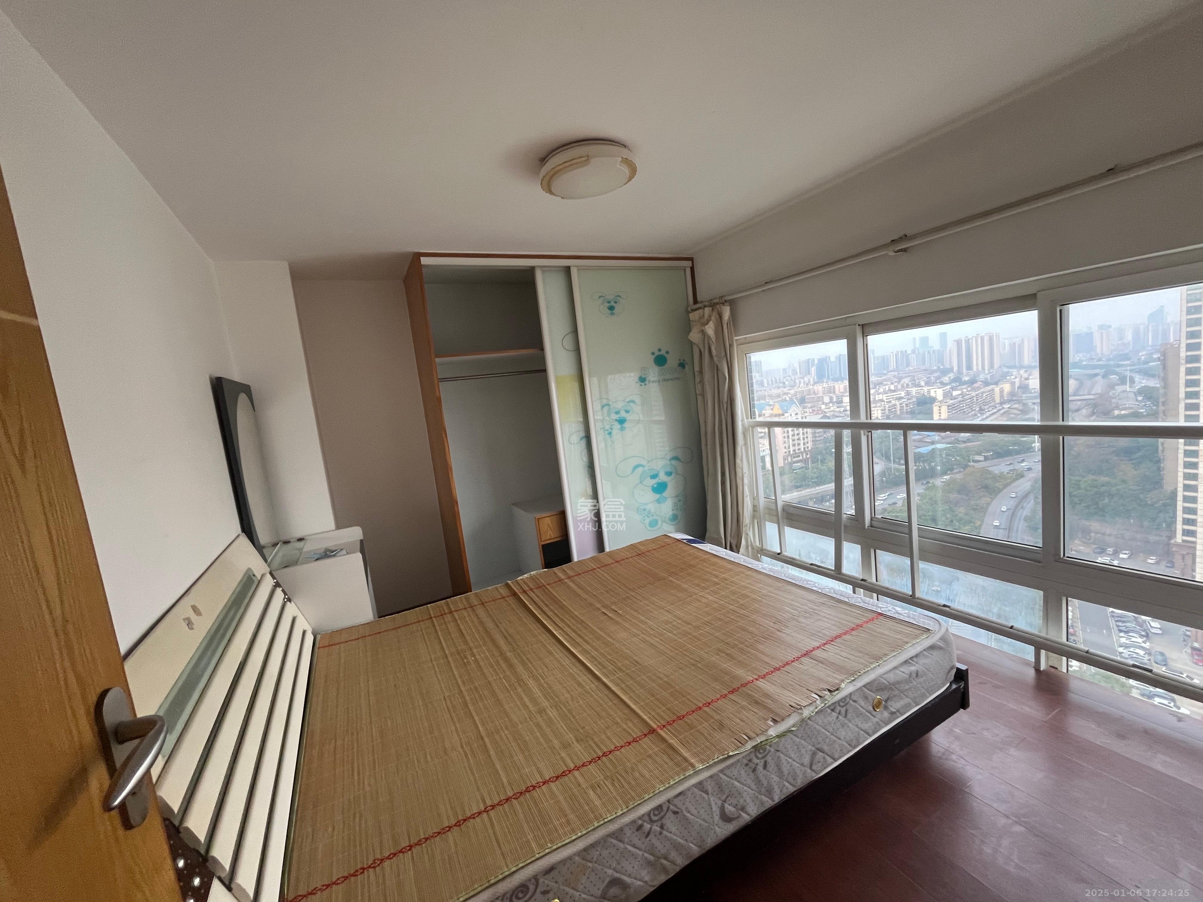 他城(天鸿时代公寓) 4室2厅2卫 2200.0元/月 他城(天鸿时代公寓) 4室2厅2卫 2200.0元/月室内图