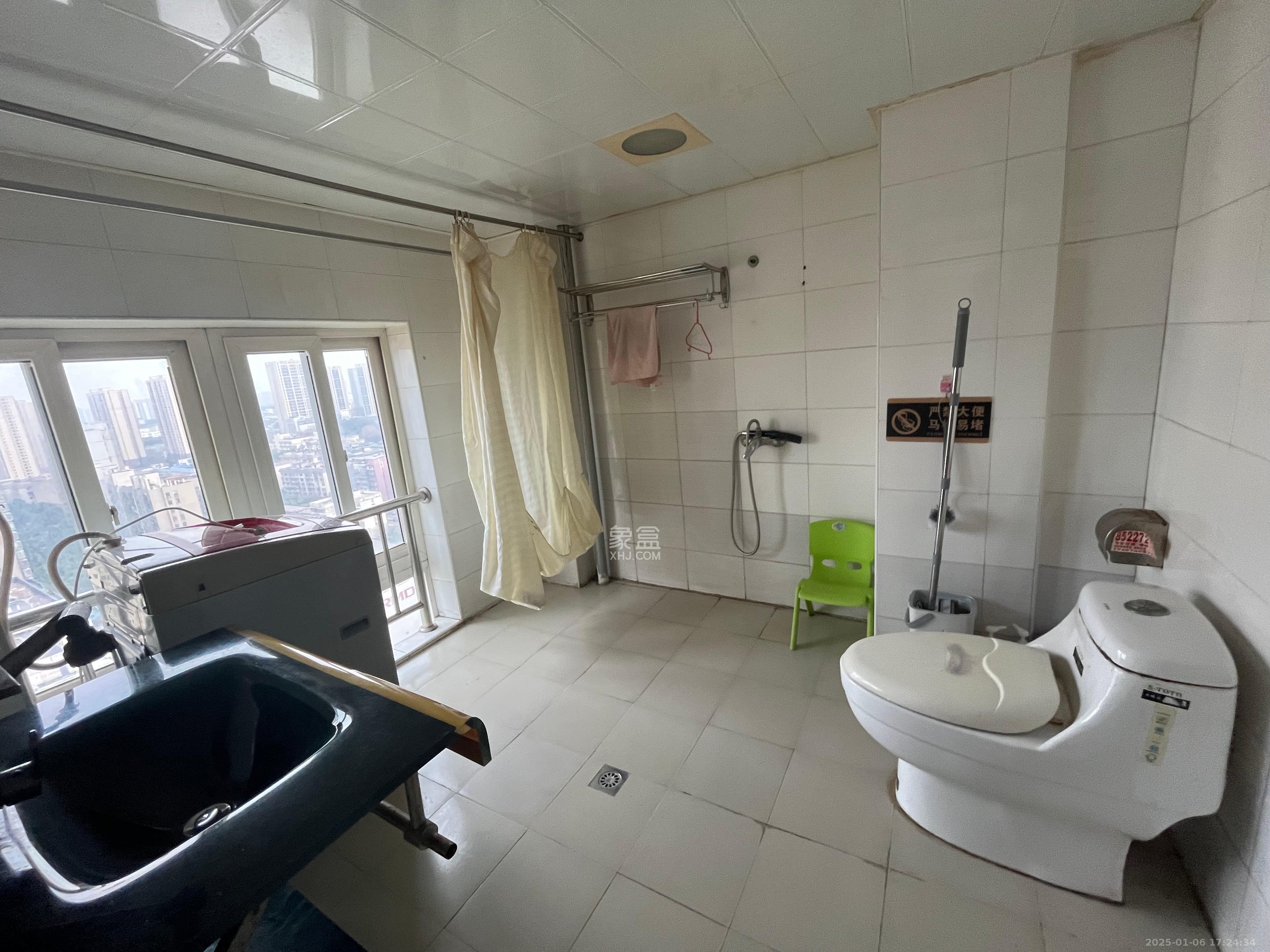 他城(天鸿时代公寓) 4室2厅2卫 2200.0元/月 他城(天鸿时代公寓) 4室2厅2卫 2200.0元/月室内图