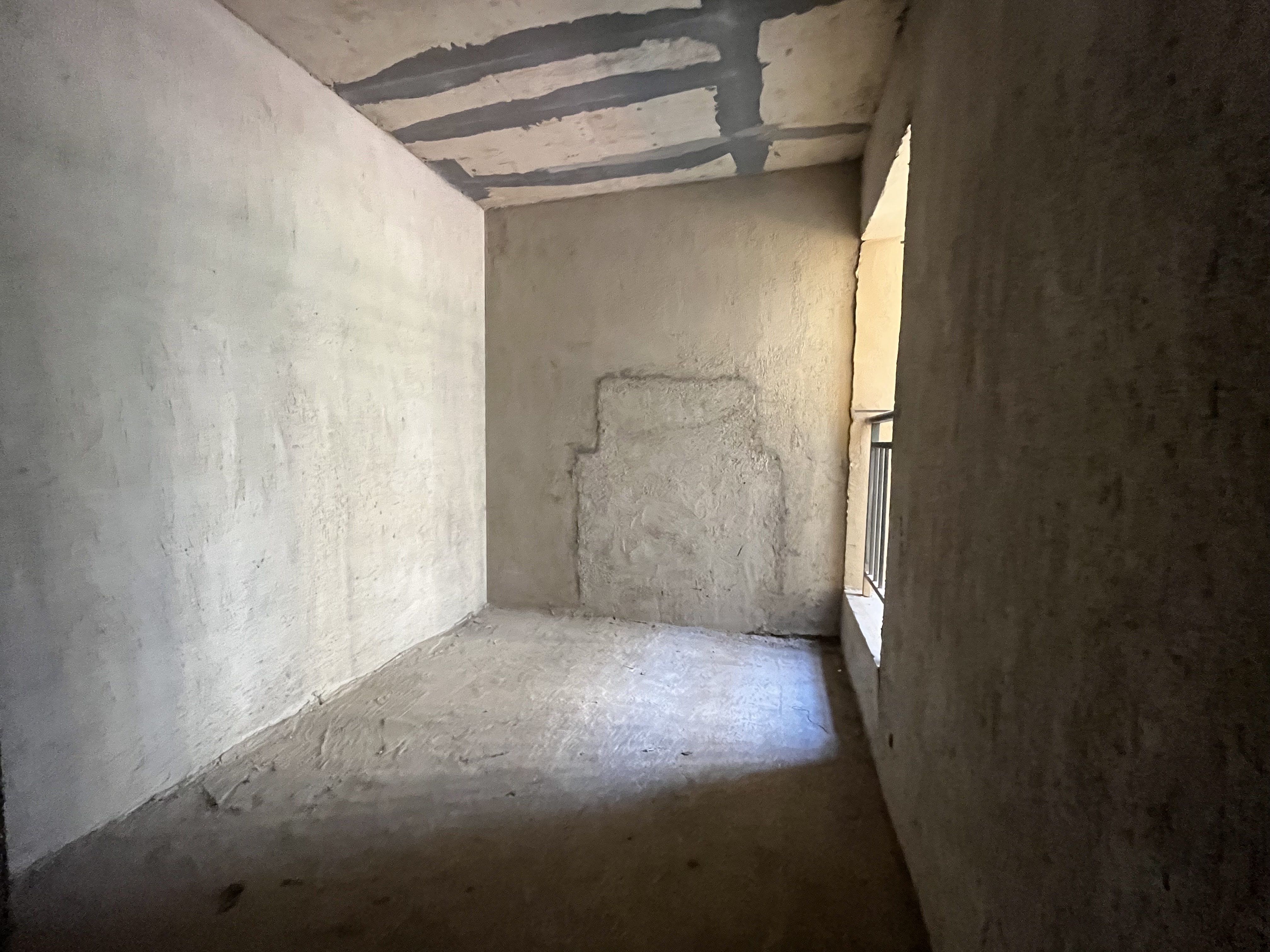 珠山鑫园  4室2厅2卫    69.8万 珠山鑫园  4室2厅2卫    69.8万客厅