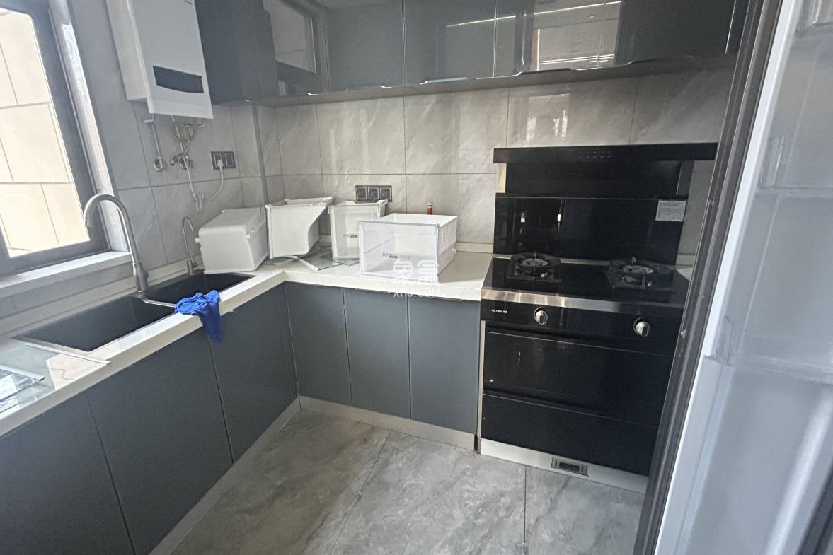 铂金汉宫 3室1厅2卫 2500.0元/月 铂金汉宫 3室1厅2卫 2500.0元/月室内图