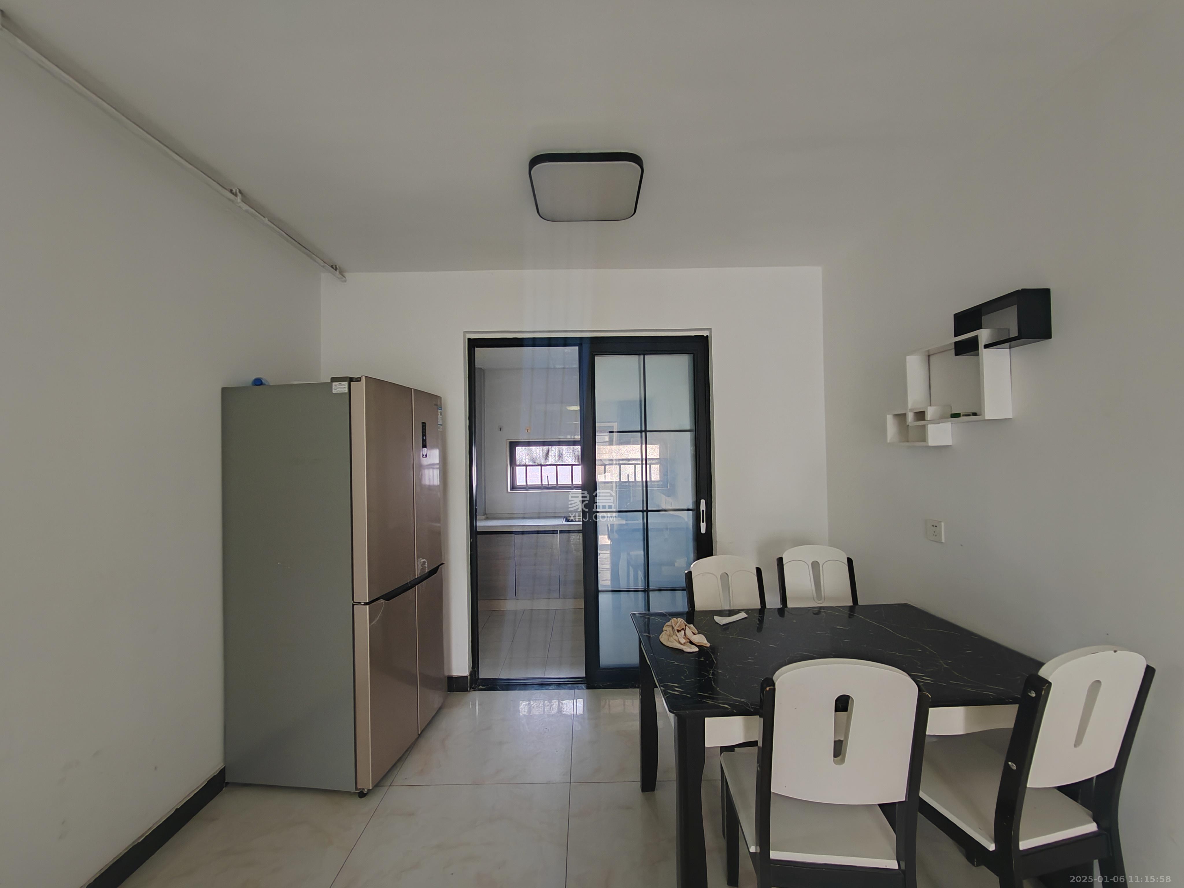 保利城(中航城国际社区、郡原美村) 3室2厅2卫 2500.0元/月 保利城(中航城国际社区、郡原美村) 3室2厅2卫 2500.0元/月室内图