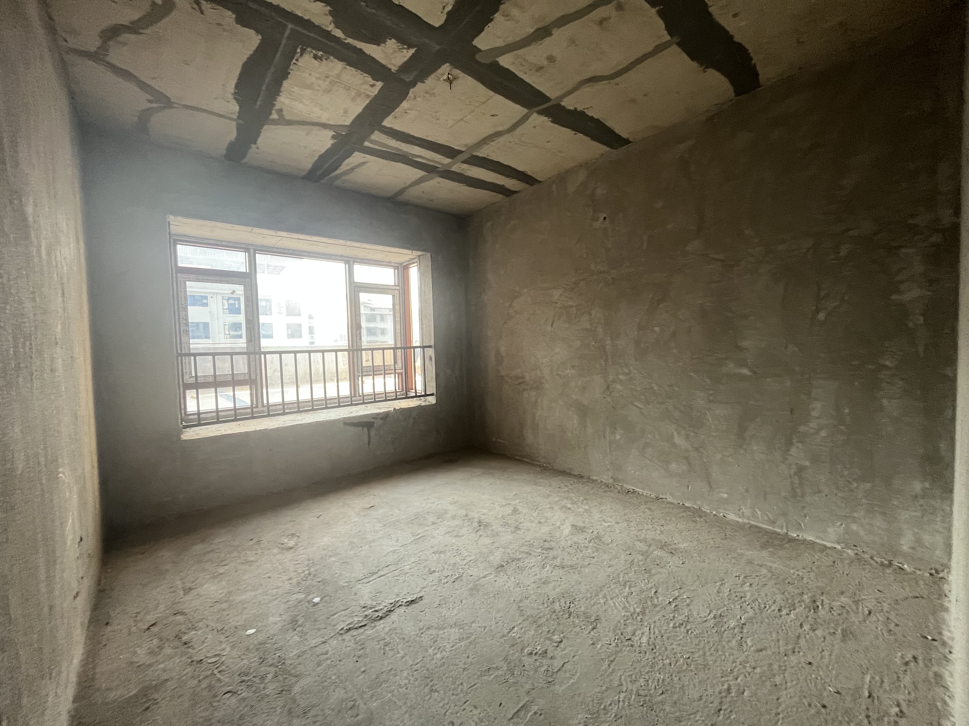 珠山鑫园  4室2厅2卫    69.8万 珠山鑫园  4室2厅2卫    69.8万客厅