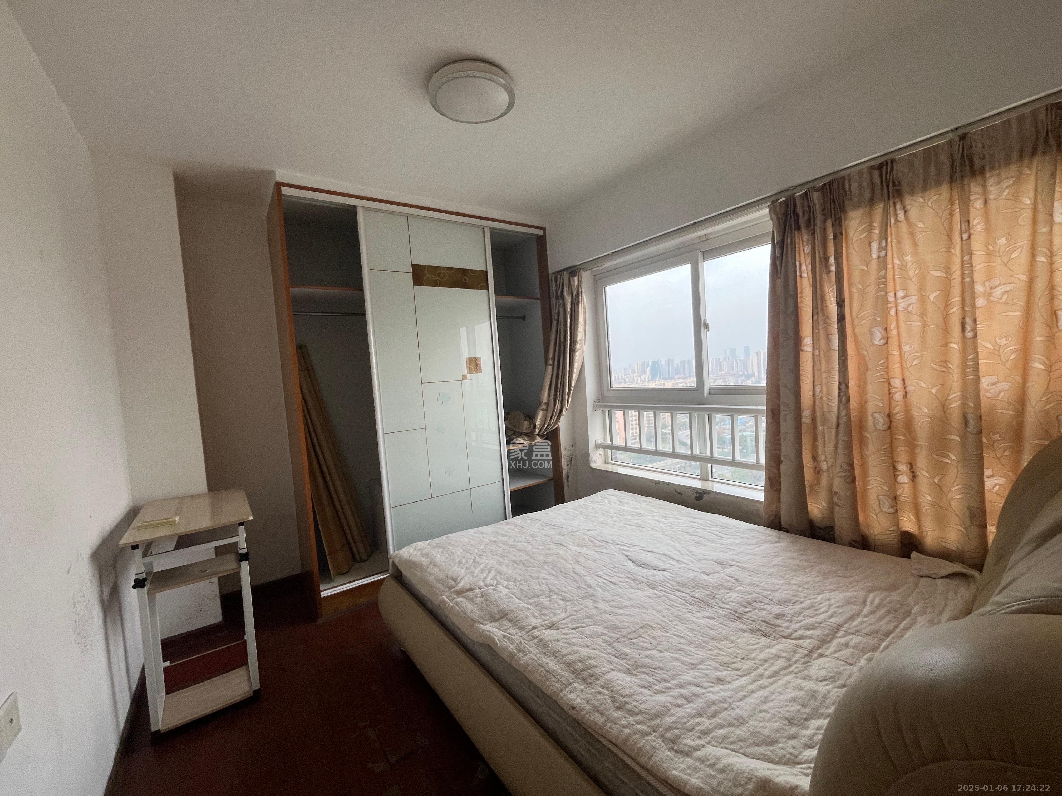 他城(天鸿时代公寓) 4室2厅2卫 2200.0元/月 他城(天鸿时代公寓) 4室2厅2卫 2200.0元/月室内图