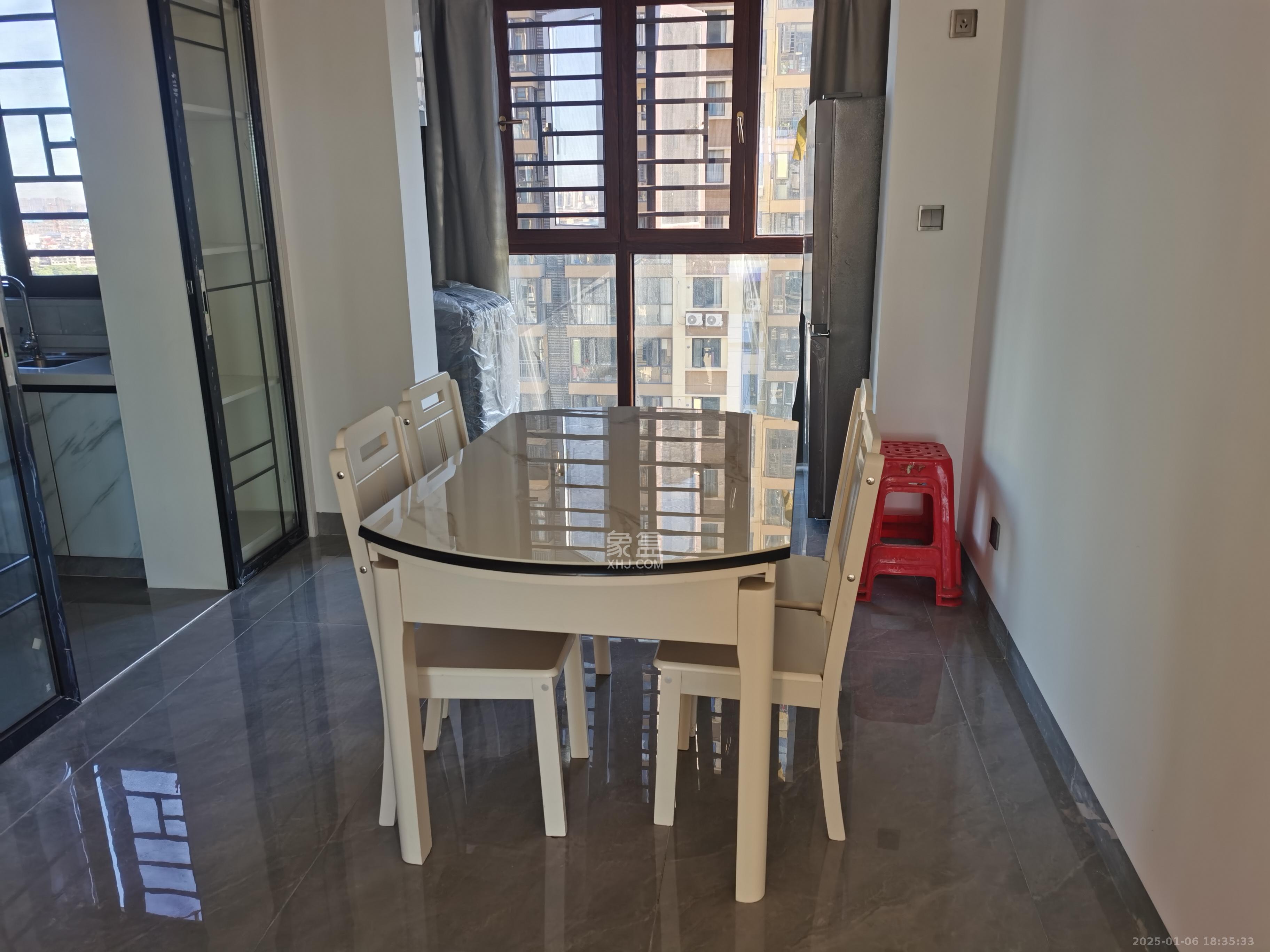 富兴悦府(富兴学府名邸) 4室2厅2卫 2800.0元/月 富兴悦府(富兴学府名邸) 4室2厅2卫 2800.0元/月室内图