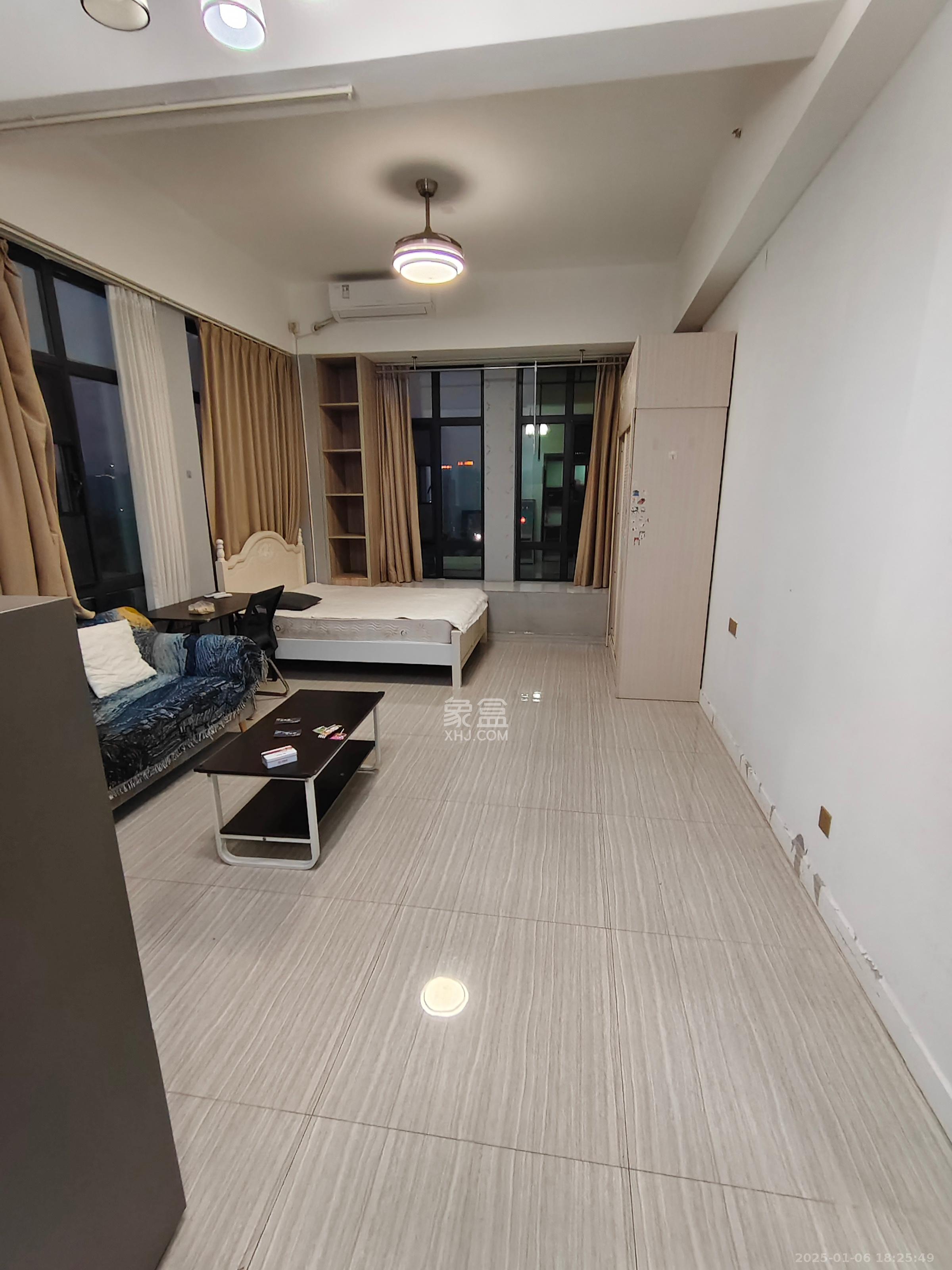 荣悦台 1室1厅1卫 1800.0元/月 荣悦台 1室1厅1卫 1800.0元/月室内图