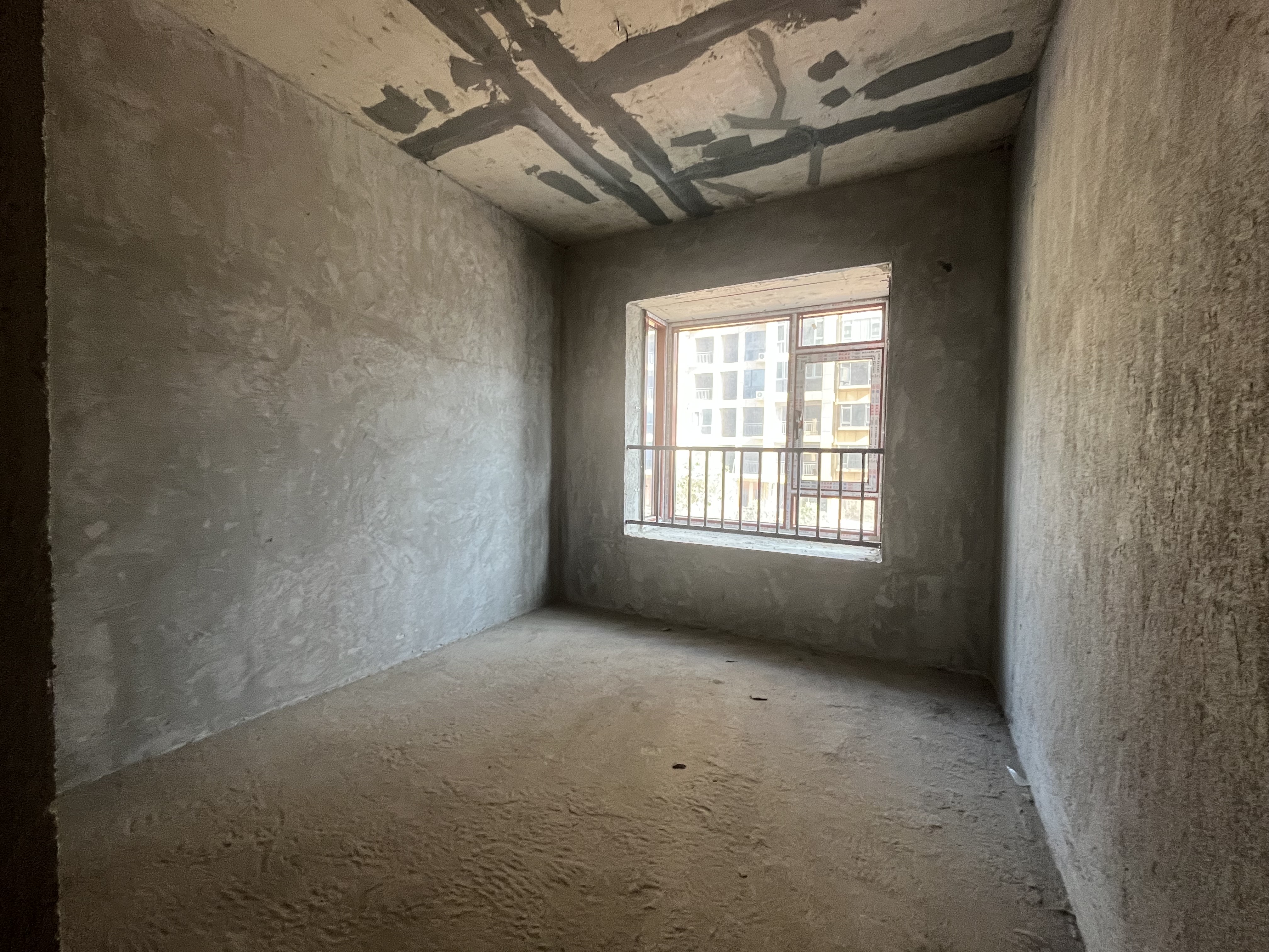 珠山鑫园  4室2厅2卫    69.8万 珠山鑫园  4室2厅2卫    69.8万客厅