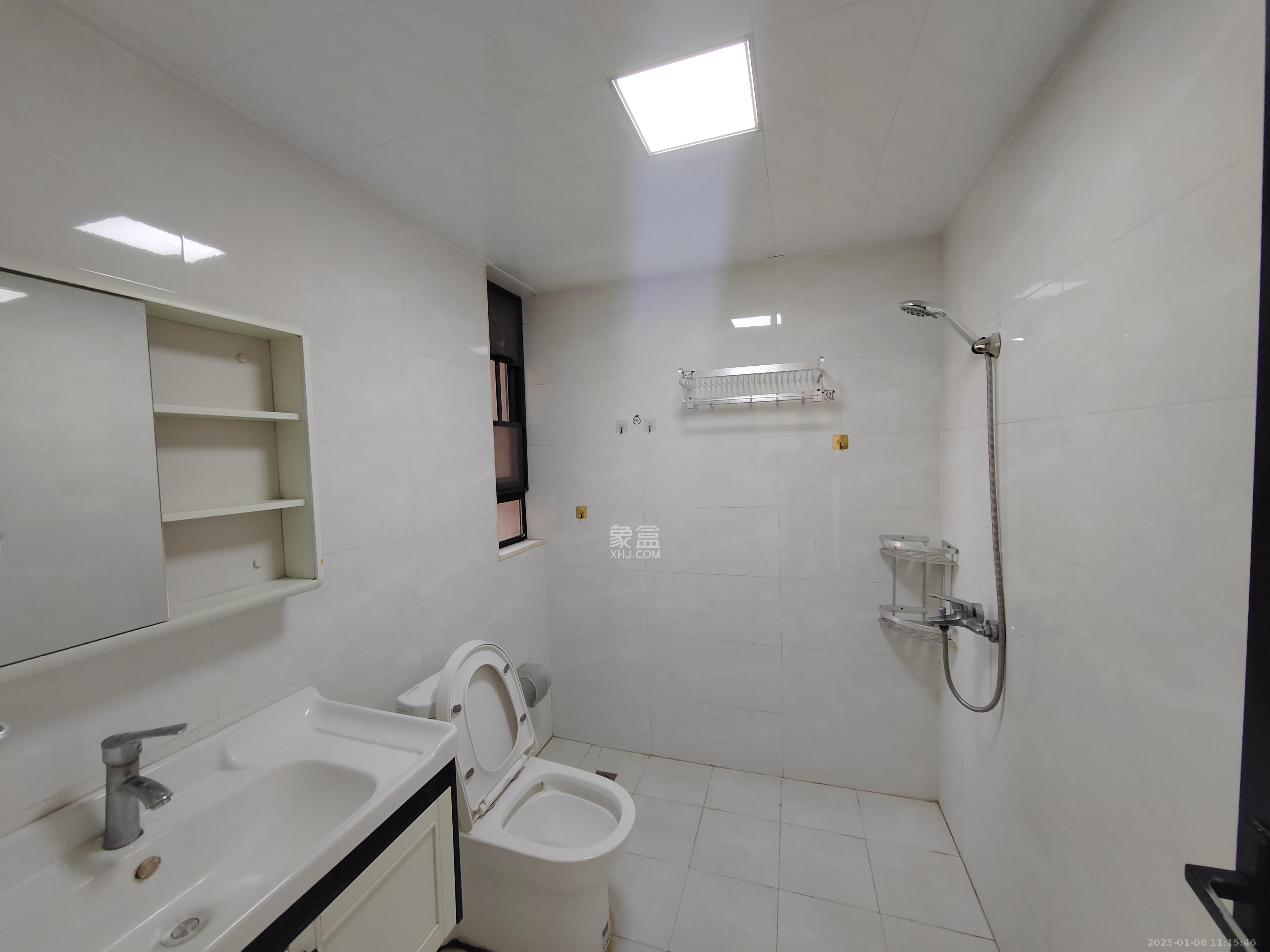 保利城(中航城国际社区、郡原美村) 3室2厅2卫 2500.0元/月 保利城(中航城国际社区、郡原美村) 3室2厅2卫 2500.0元/月室内图