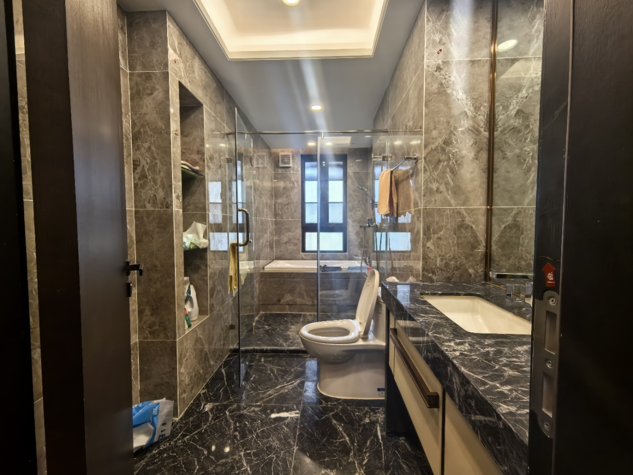 雅居乐金沙湾 5室3厅5卫 450.0万 雅居乐金沙湾 5室3厅5卫 450.0万室内图