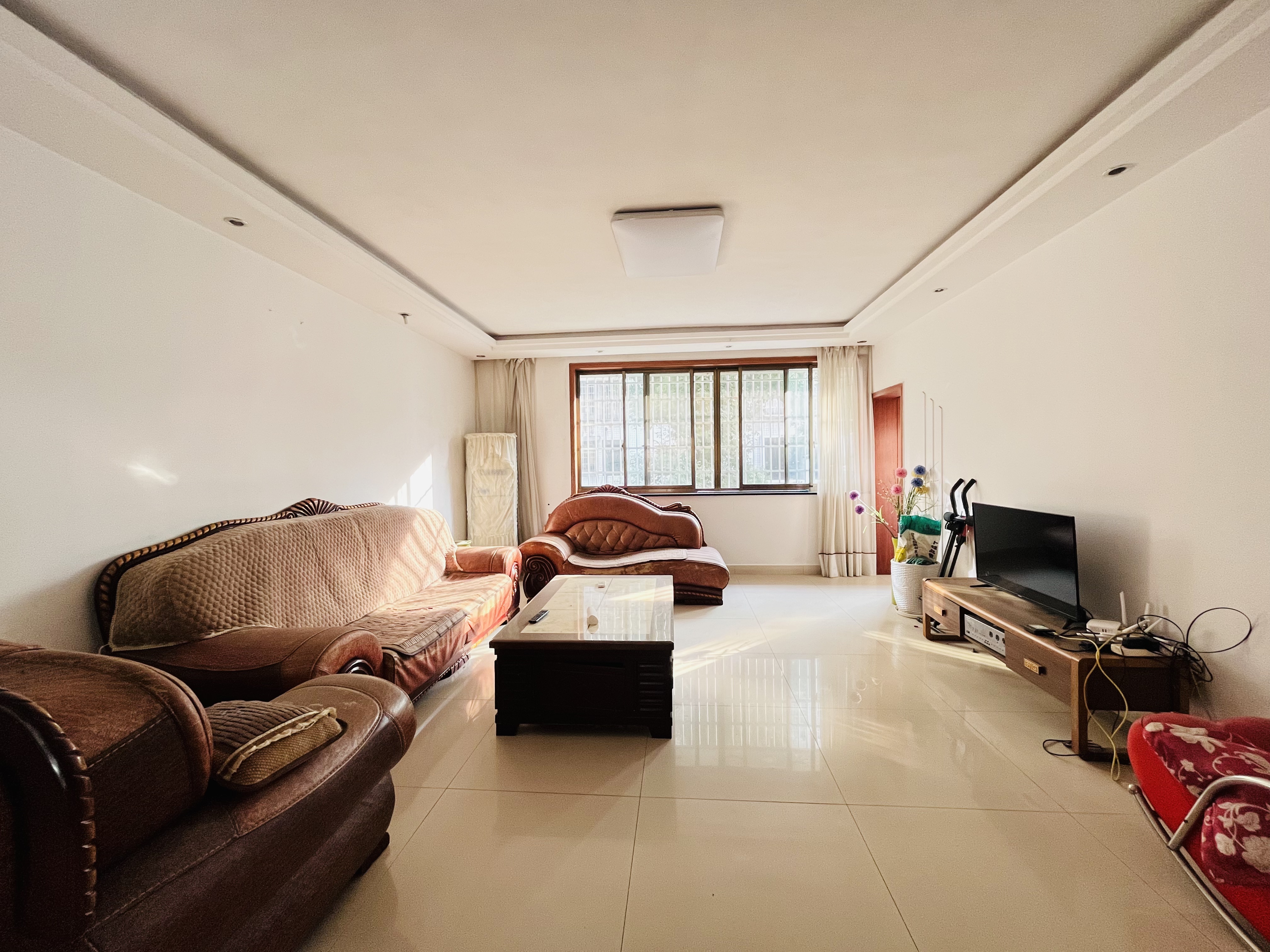 春晓小区 4室2厅2卫 1800.0元/月 春晓小区 4室2厅2卫 1800.0元/月户型图