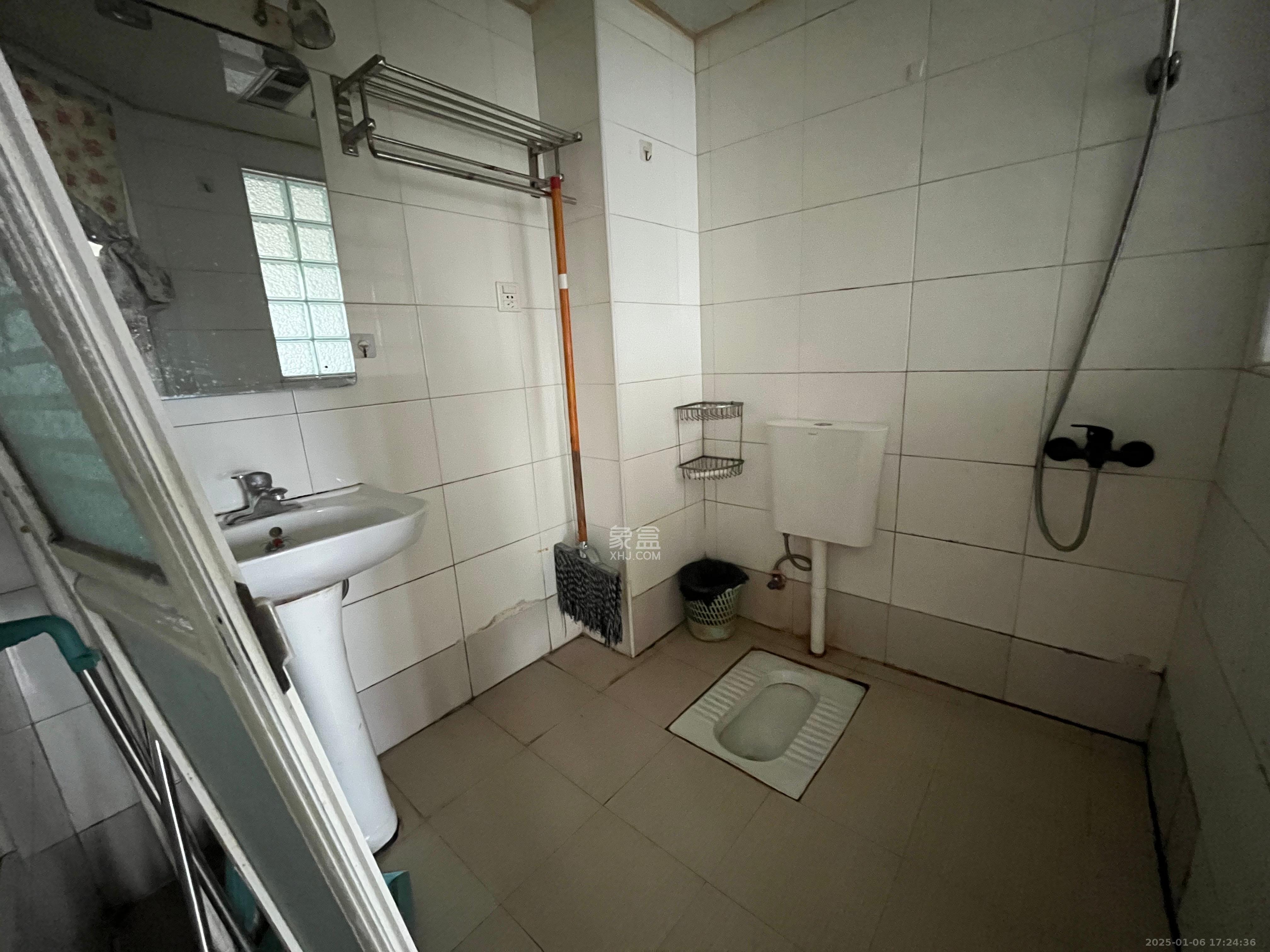 他城(天鸿时代公寓) 4室2厅2卫 2200.0元/月 他城(天鸿时代公寓) 4室2厅2卫 2200.0元/月室内图