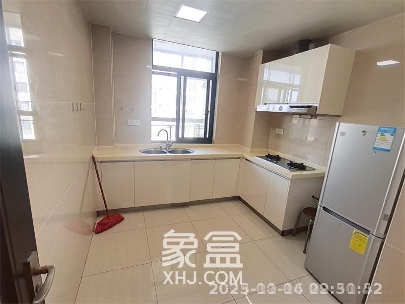 阳光100三期  3室2厅2卫   3000.00元/月小区图