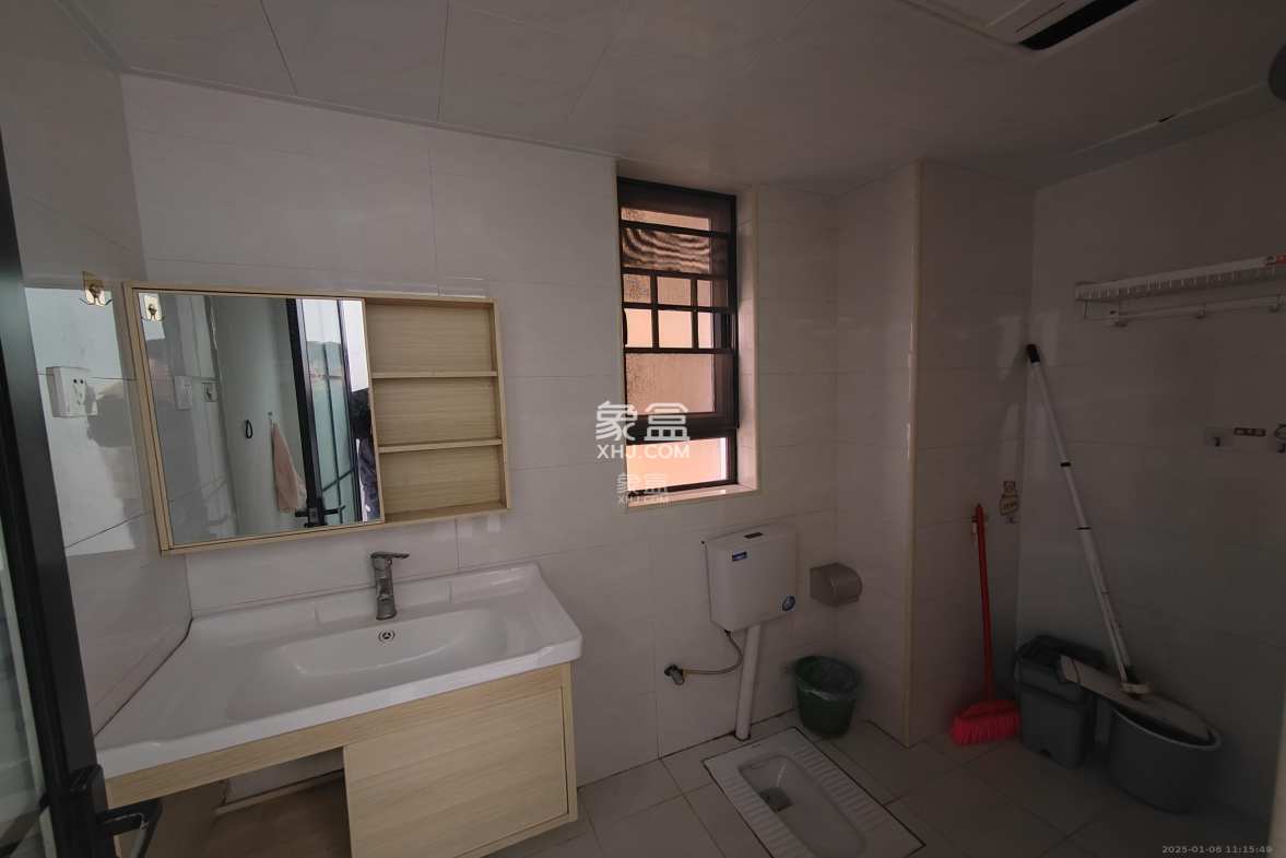 保利城(中航城国际社区、郡原美村) 3室2厅2卫 2500.0元/月 保利城(中航城国际社区、郡原美村) 3室2厅2卫 2500.0元/月室内图