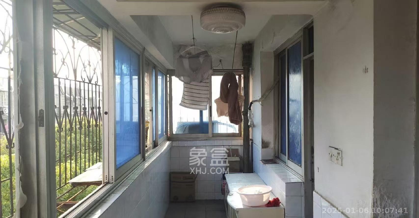 荷花园市直教师村(长沙市教育局直属教师二村) 3室2厅1卫 2000.0元/月 荷花园市直教师村(长沙市教育局直属教师二村) 3室2厅1卫 2000.0元/月室内图