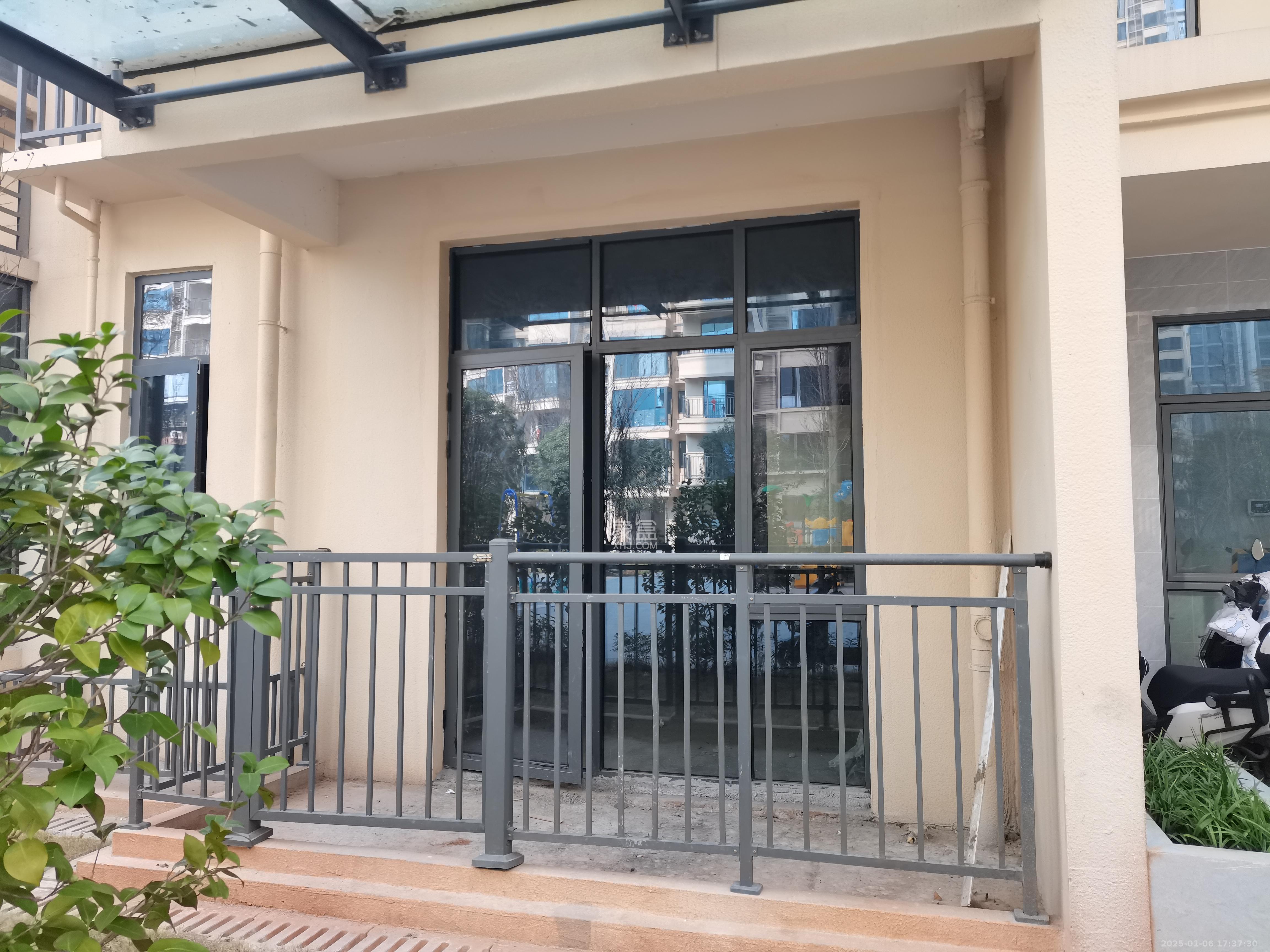 岭福家苑(天心佳苑) 3室2厅2卫 3000.0元/月 岭福家苑(天心佳苑) 3室2厅2卫 3000.0元/月室内图