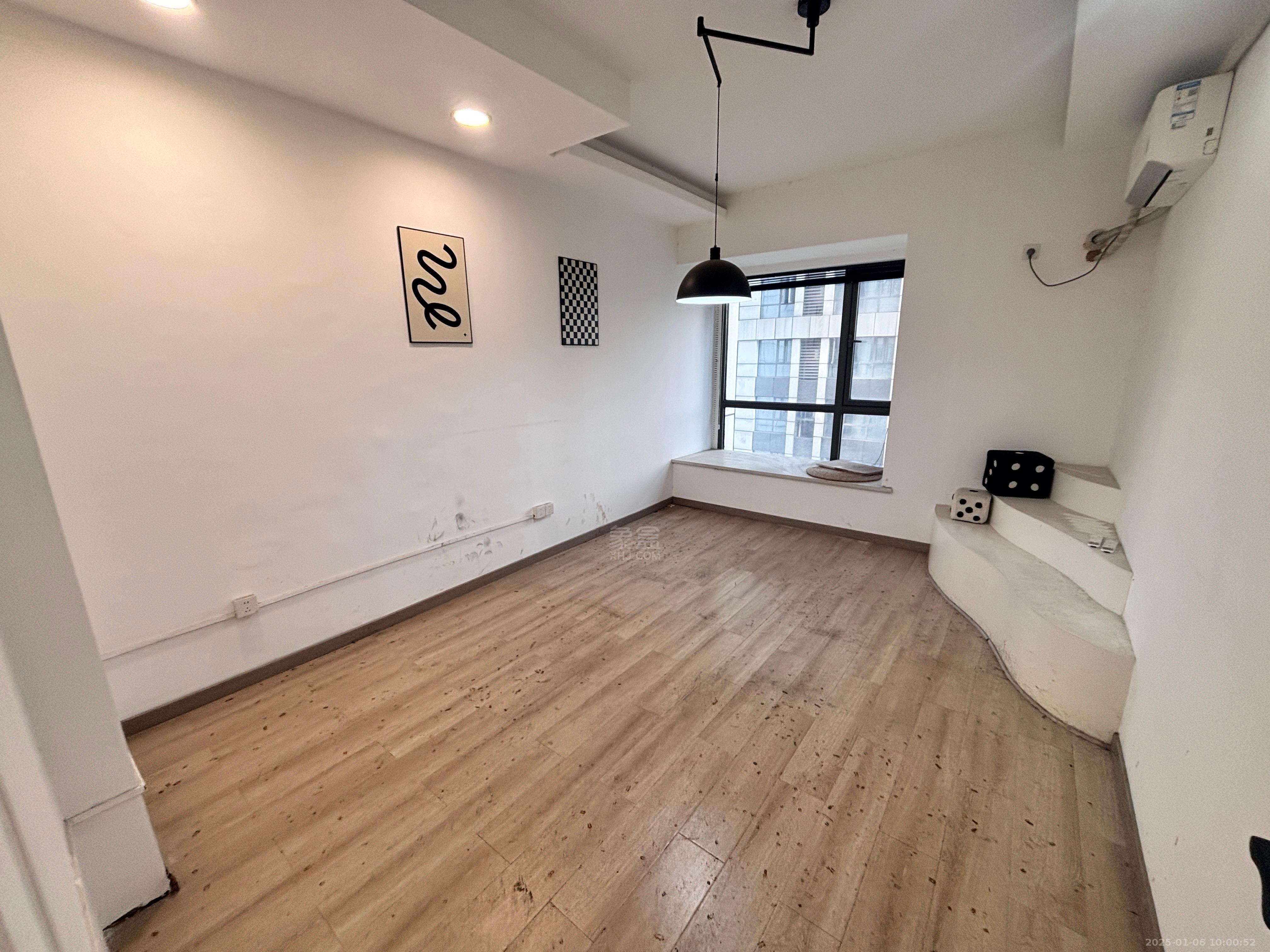 大汉希尔顿 6室2厅2卫 4200.0元/月 大汉希尔顿 6室2厅2卫 4200.0元/月室内图