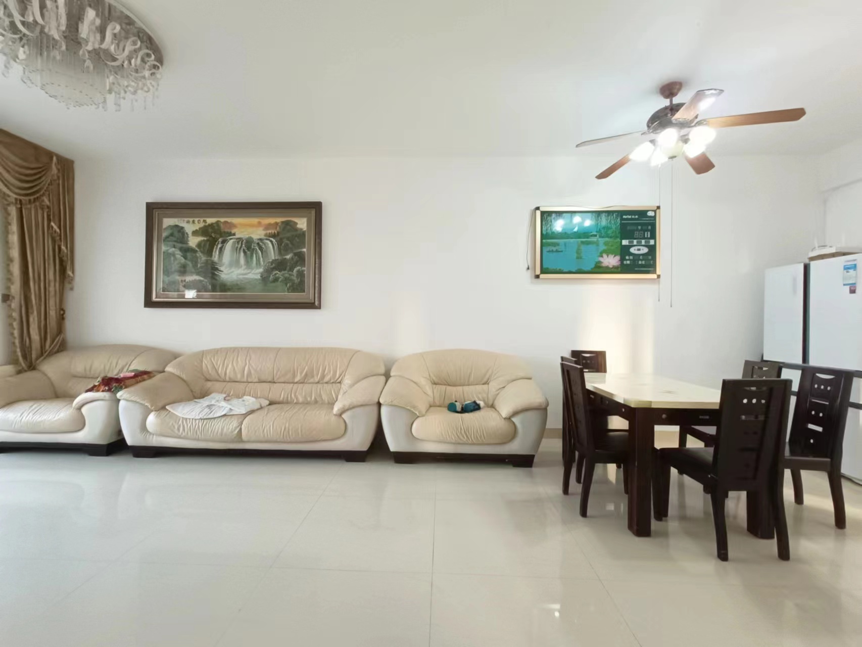 阳光西海岸三期南区(白云公寓(洋房区) 2室2厅1卫 140.0万 阳光西海岸三期南区(白云公寓(洋房区) 2室2厅1卫 140.0万客厅