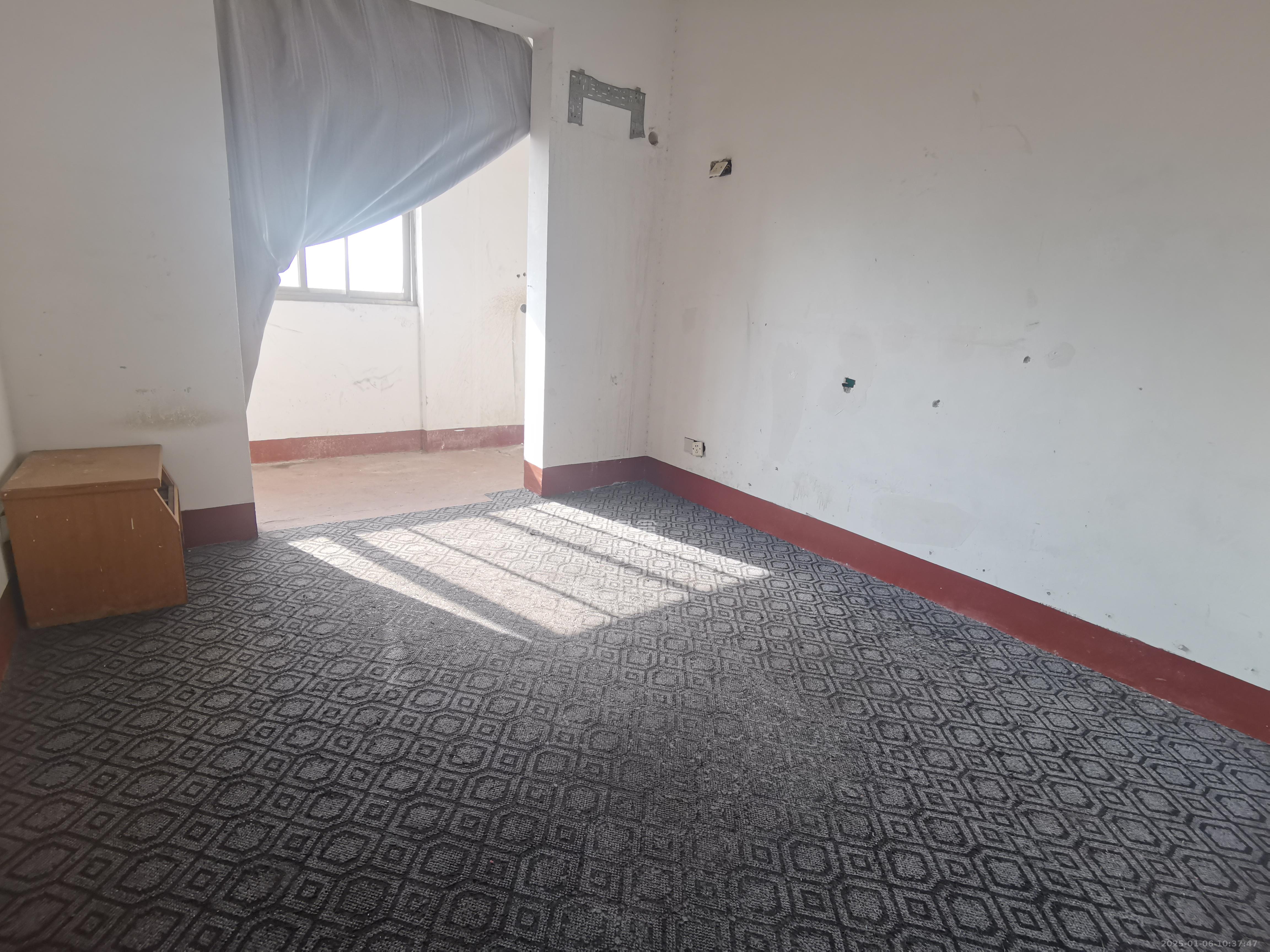 阳明山庄 5室2厅2卫 2800.0元/月 阳明山庄 5室2厅2卫 2800.0元/月室内图