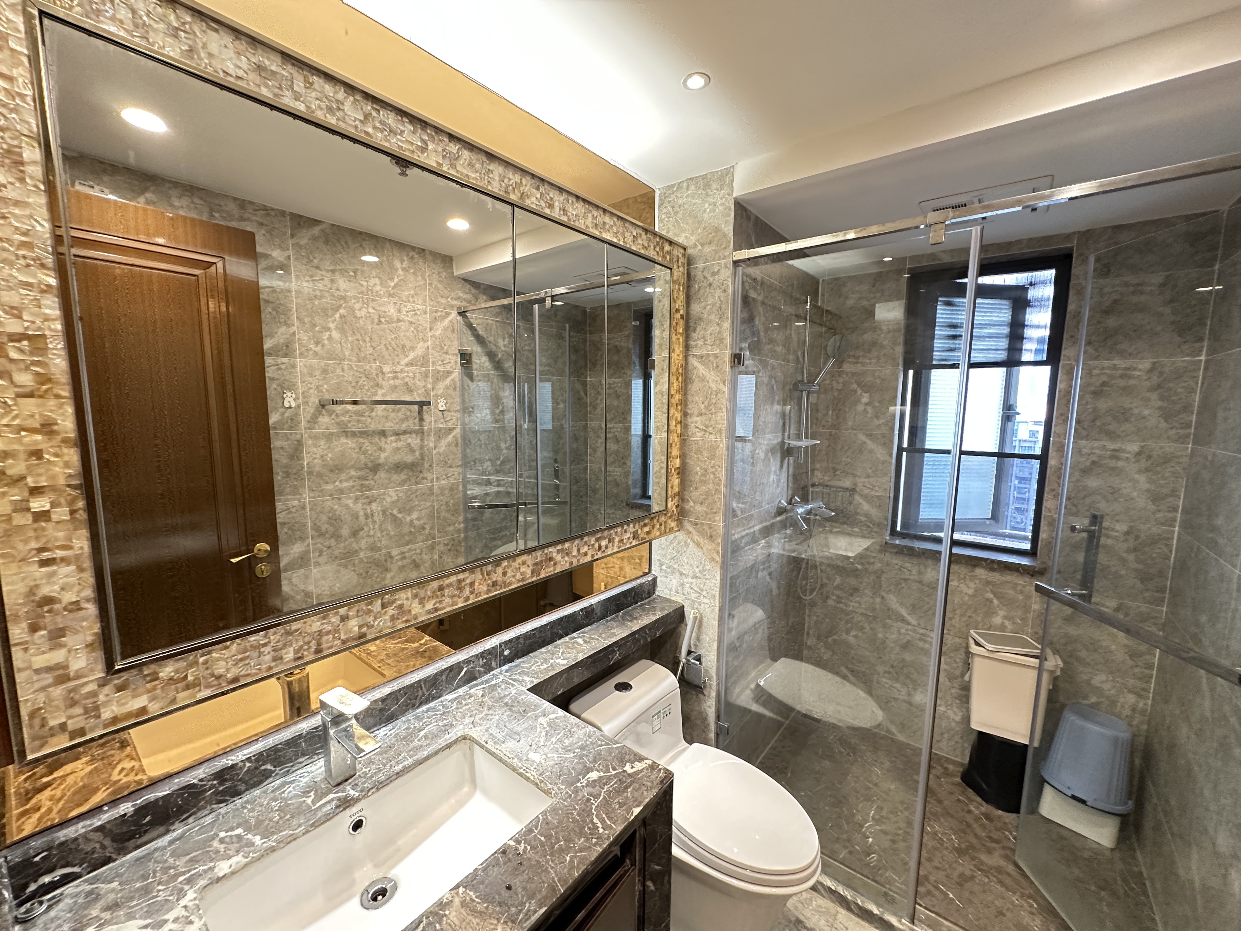 恒大美丽沙天璟湾 4室2厅2卫 5500.0元/月 恒大美丽沙天璟湾 4室2厅2卫 5500.0元/月室内图