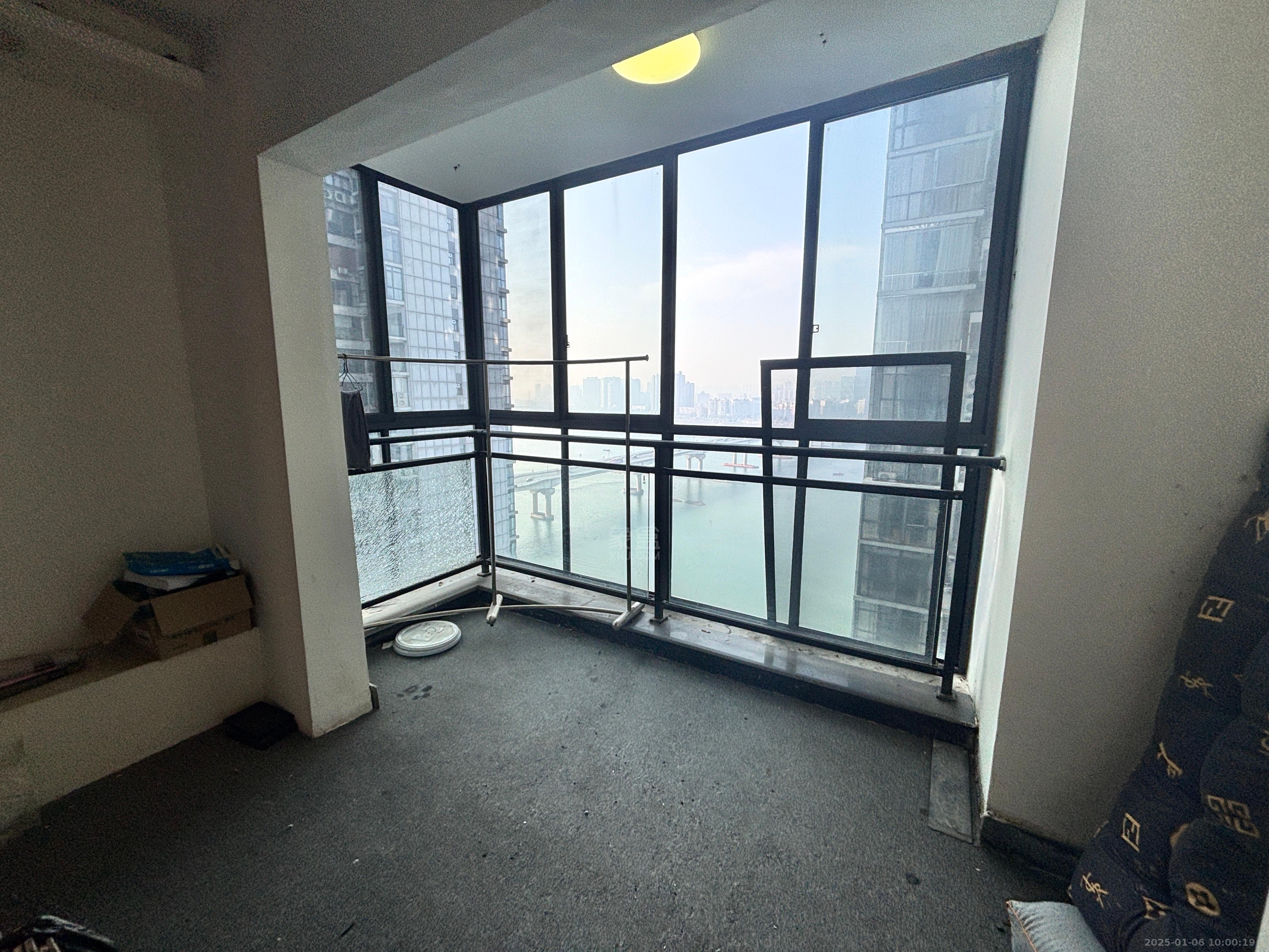 大汉希尔顿 6室2厅2卫 4200.0元/月 大汉希尔顿 6室2厅2卫 4200.0元/月室内图