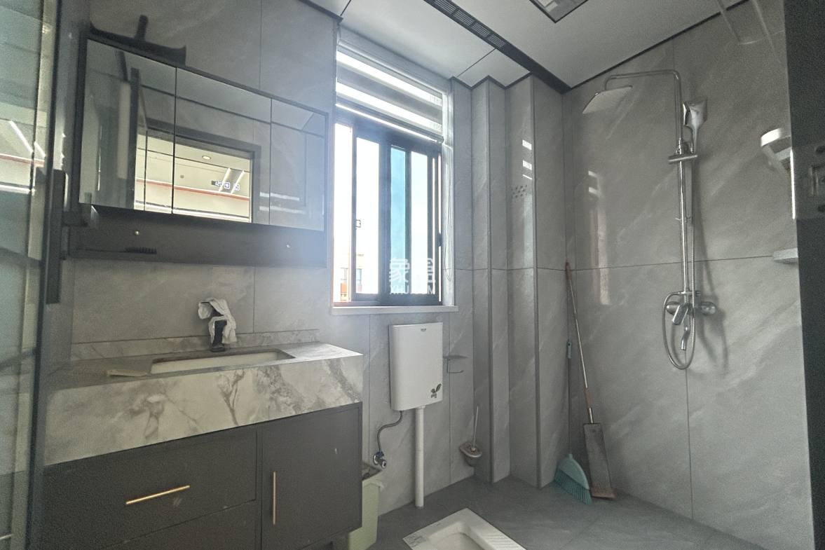 铂金汉宫 3室1厅2卫 2500.0元/月 铂金汉宫 3室1厅2卫 2500.0元/月室内图