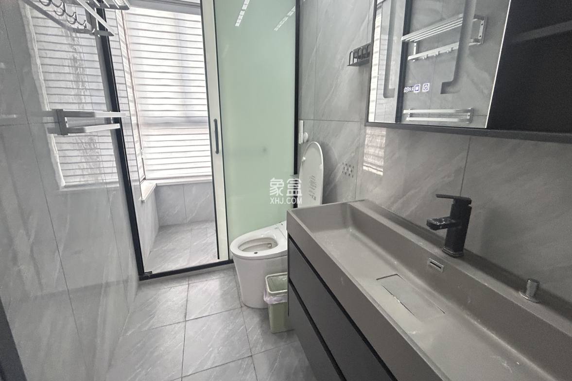 铂金汉宫 3室1厅2卫 2500.0元/月 铂金汉宫 3室1厅2卫 2500.0元/月室内图