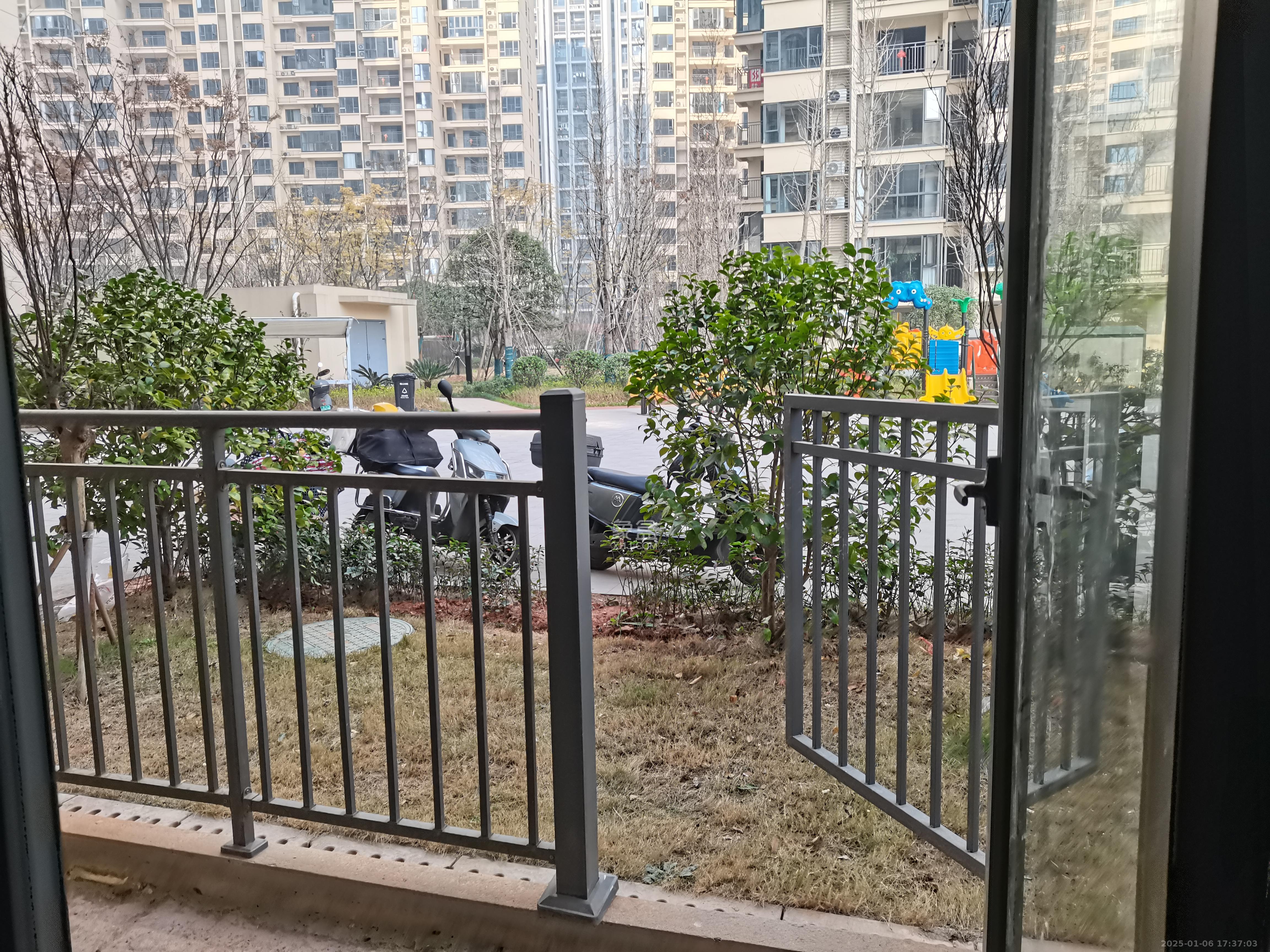 岭福家苑(天心佳苑) 3室2厅2卫 3000.0元/月 岭福家苑(天心佳苑) 3室2厅2卫 3000.0元/月室内图