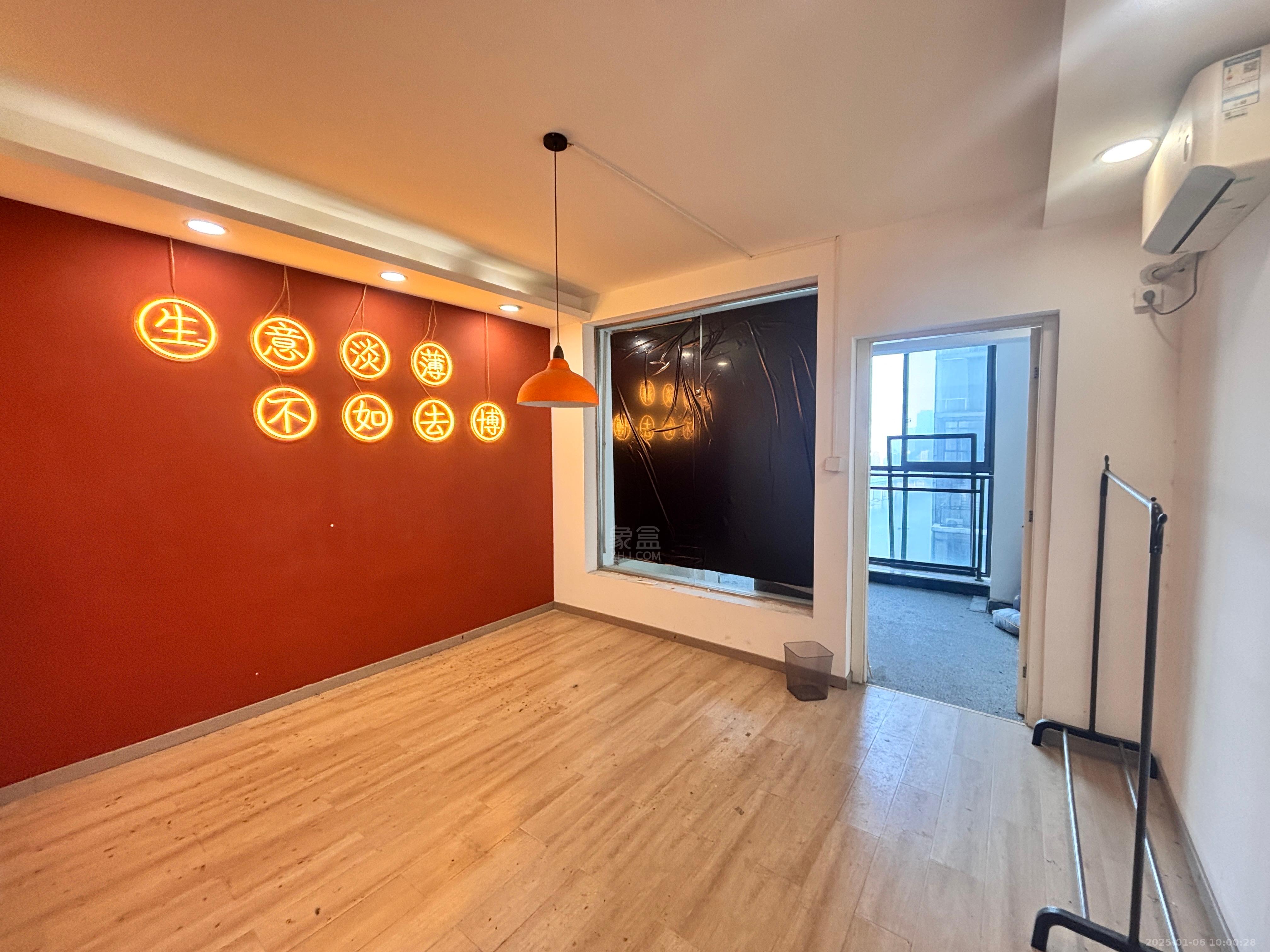 大汉希尔顿 6室2厅2卫 4200.0元/月 大汉希尔顿 6室2厅2卫 4200.0元/月室内图