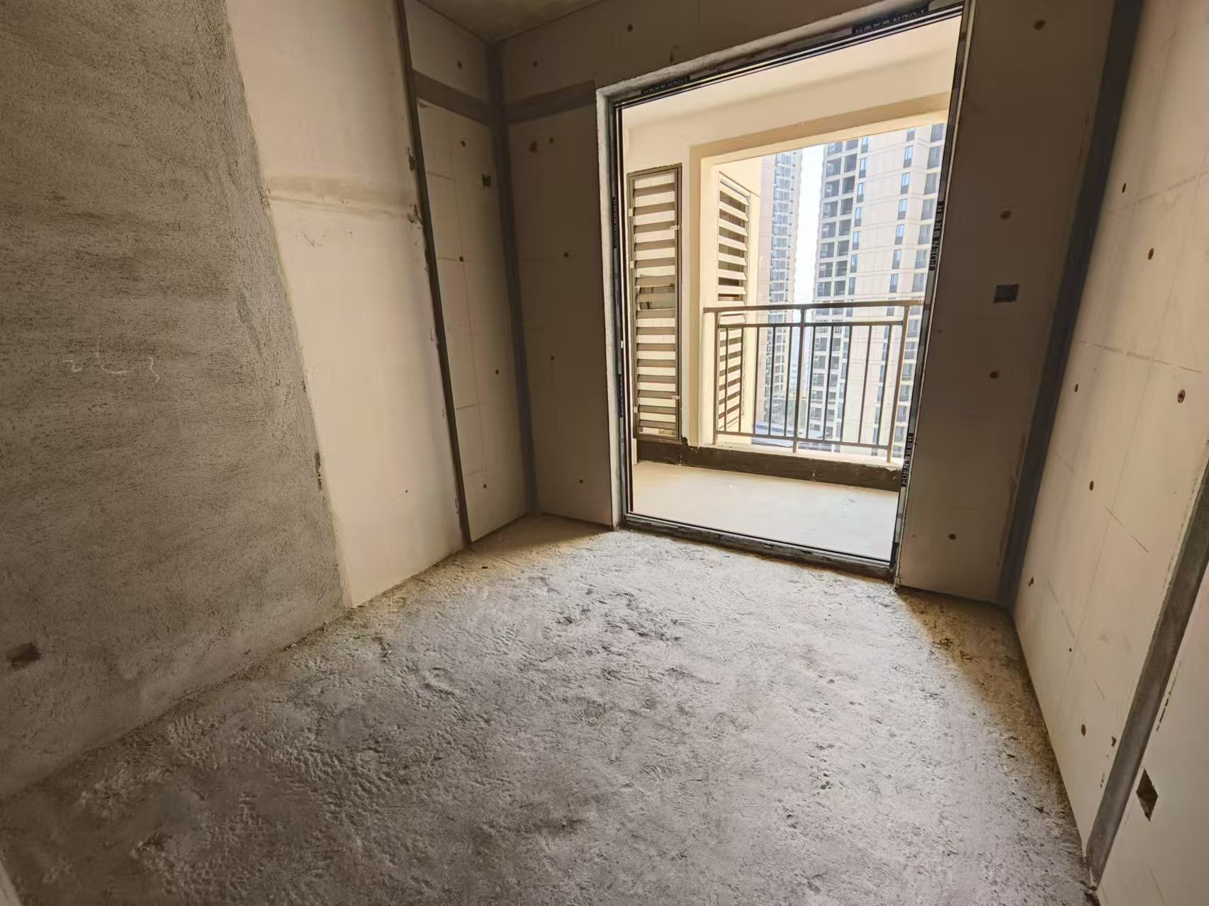 吾悦广场  4室2厅2卫    69.6万客厅