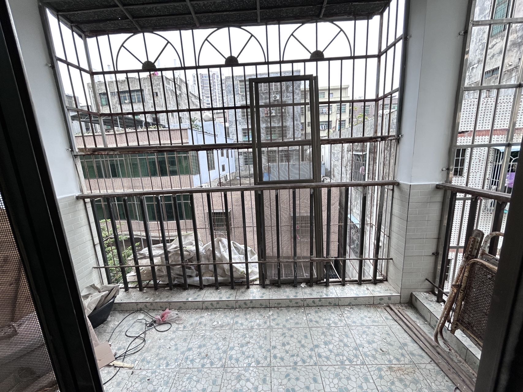 攀枝花苑 3室2厅1卫 99.0万 攀枝花苑 3室2厅1卫 99.0万阳台