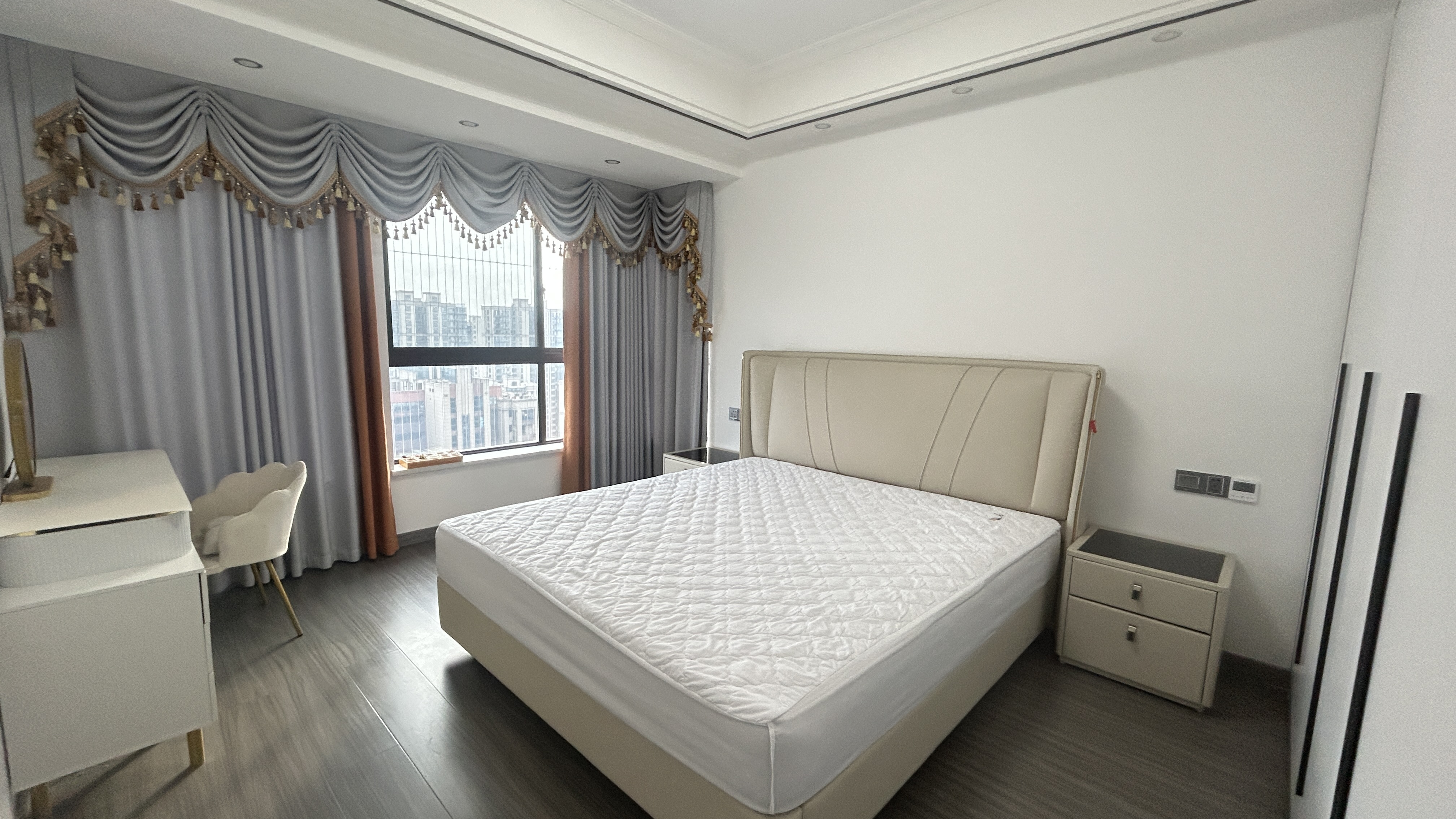 铂金汉宫 3室1厅2卫 2500.0元/月 铂金汉宫 3室1厅2卫 2500.0元/月室内图