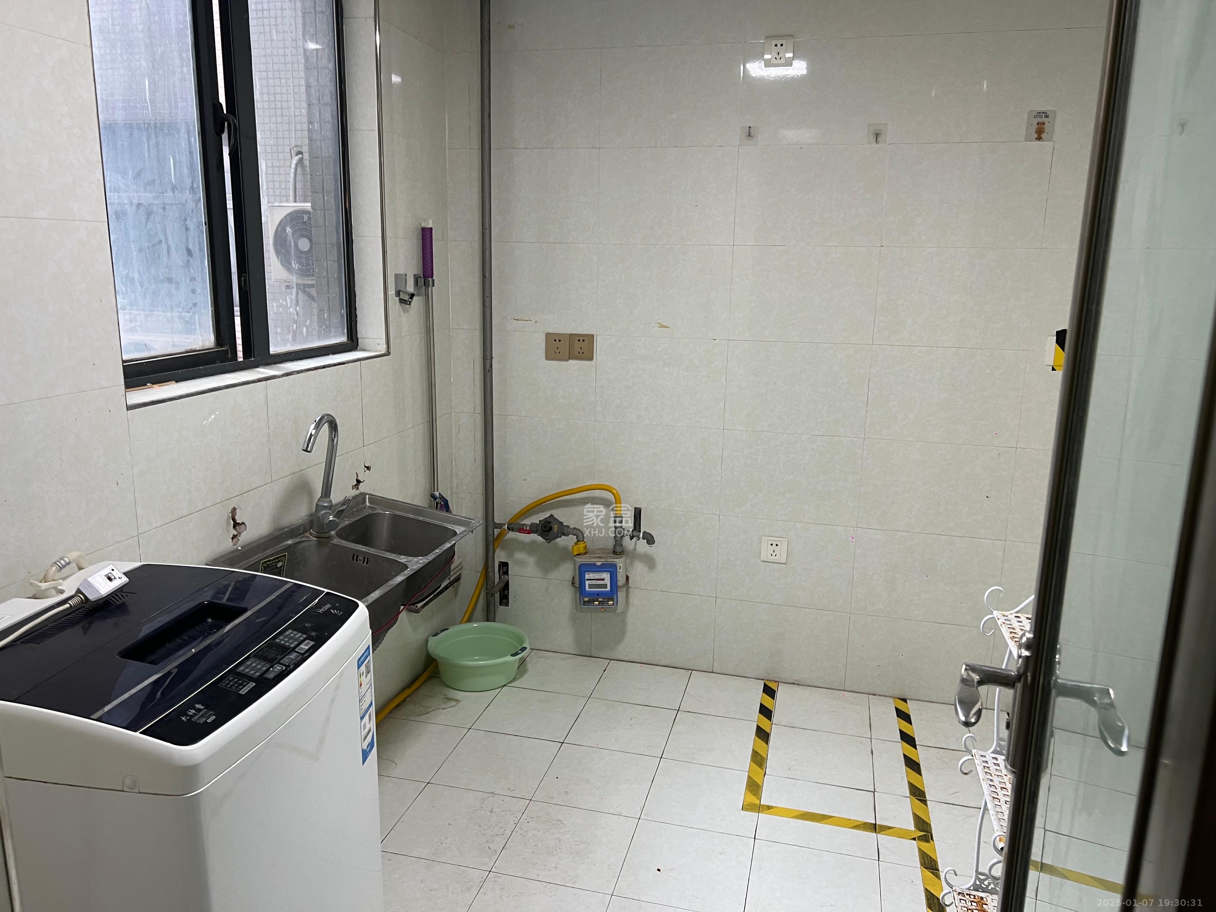 五一大道202(中环壹世界) 3室1厅1卫 3800.0元/月 五一大道202(中环壹世界) 3室1厅1卫 3800.0元/月室内图