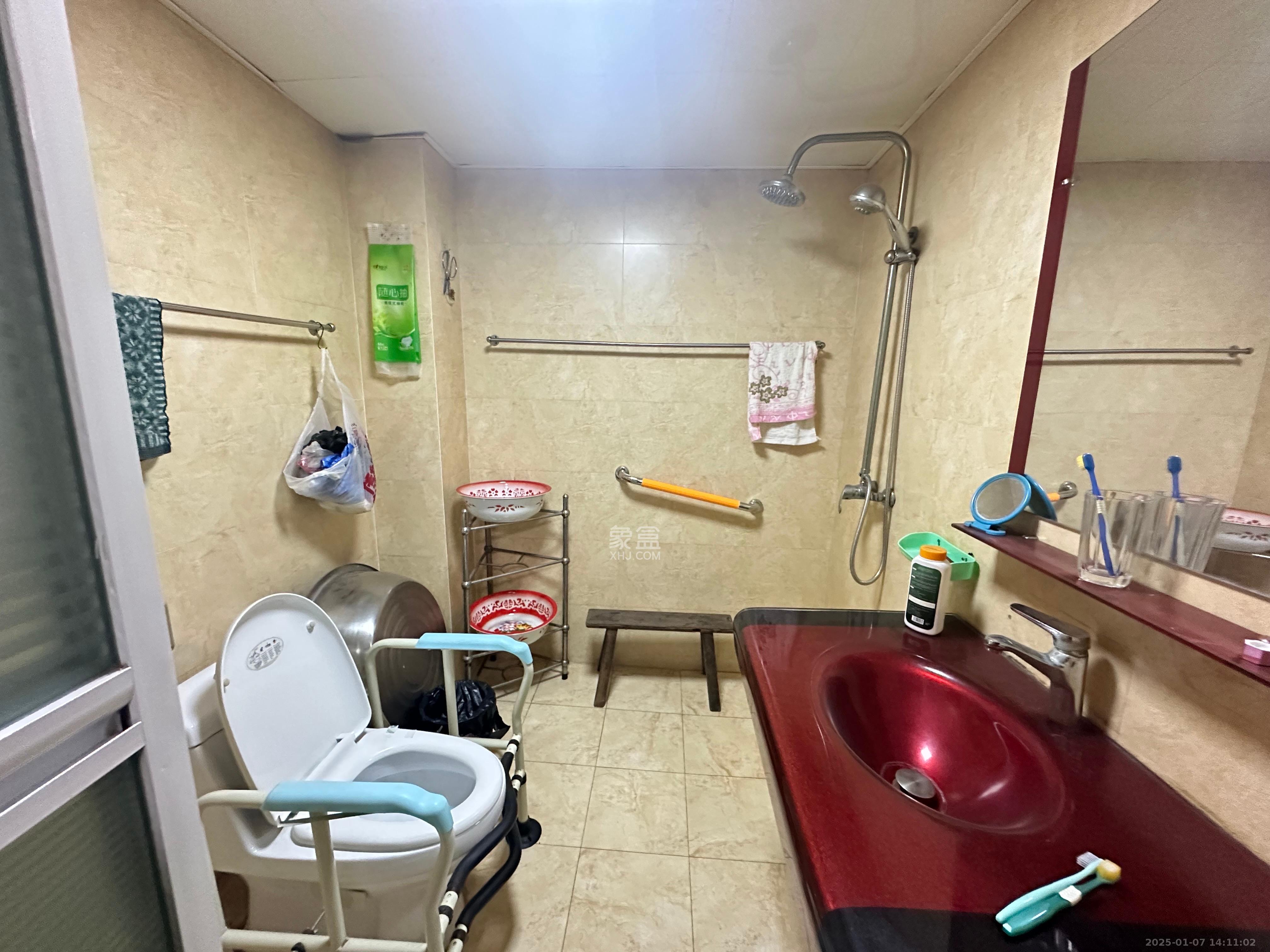 鄱阳小区  1室2厅1卫   1600.00元/月室内图